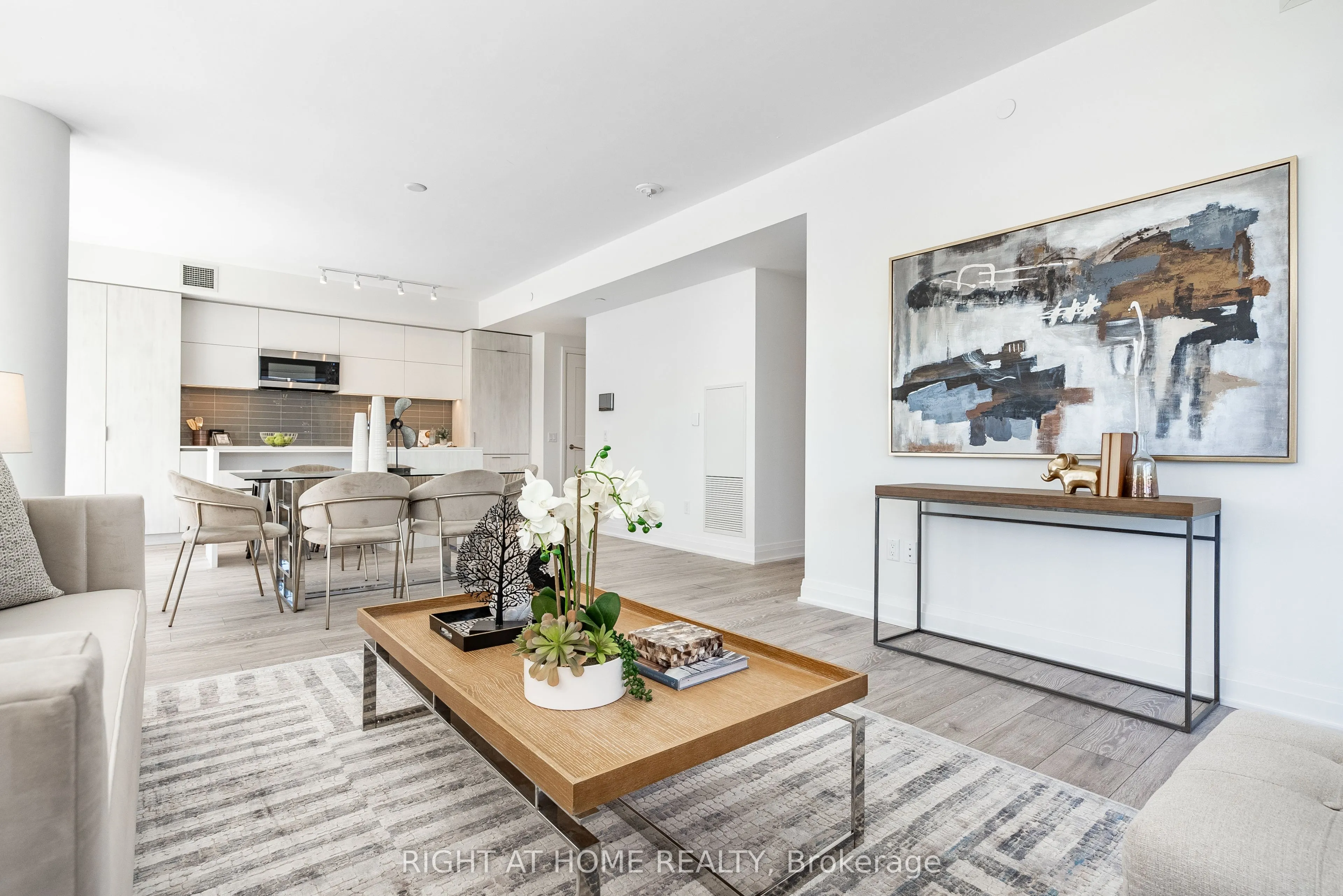 21 Park Street E, #802