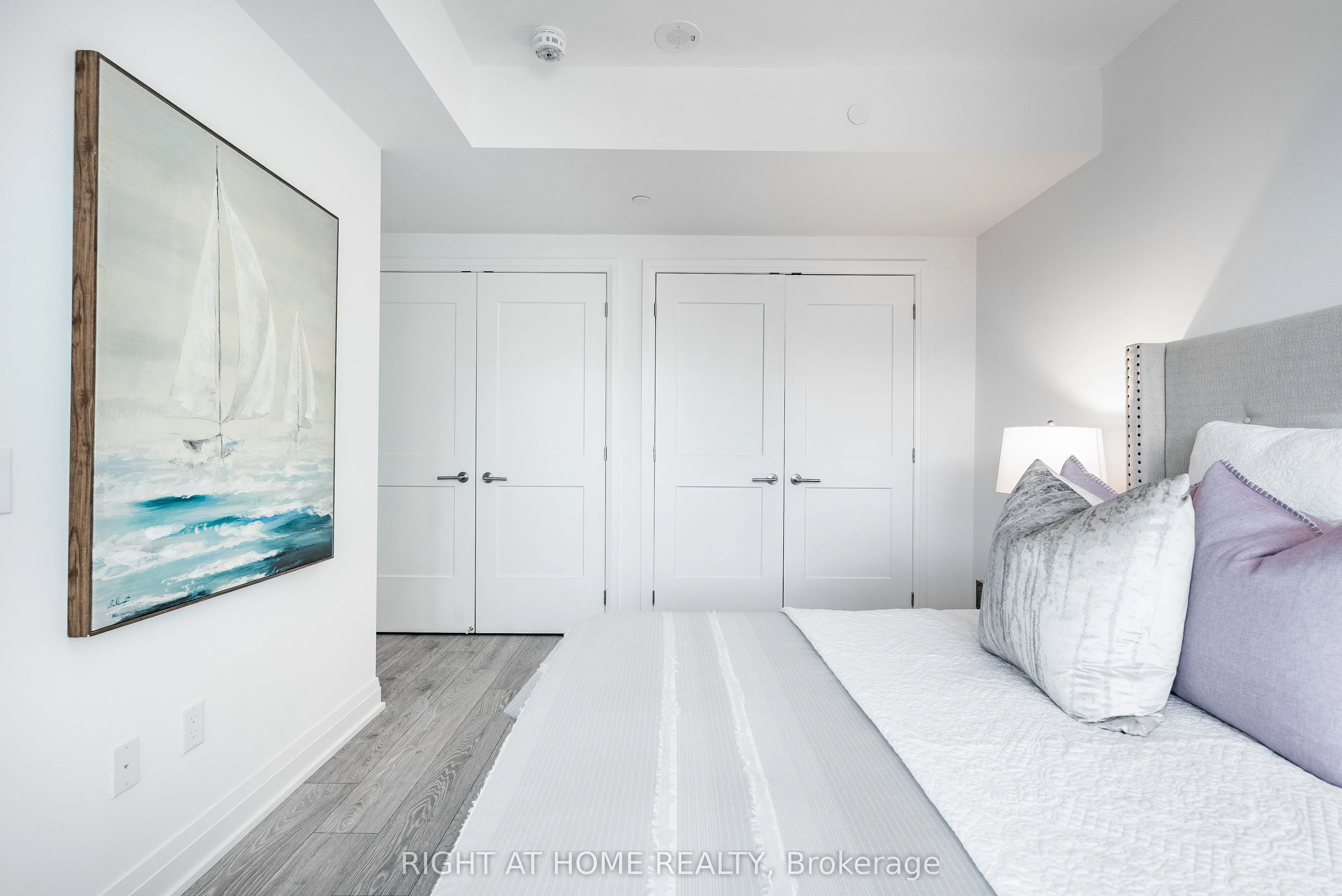 21 Park Street E, #802