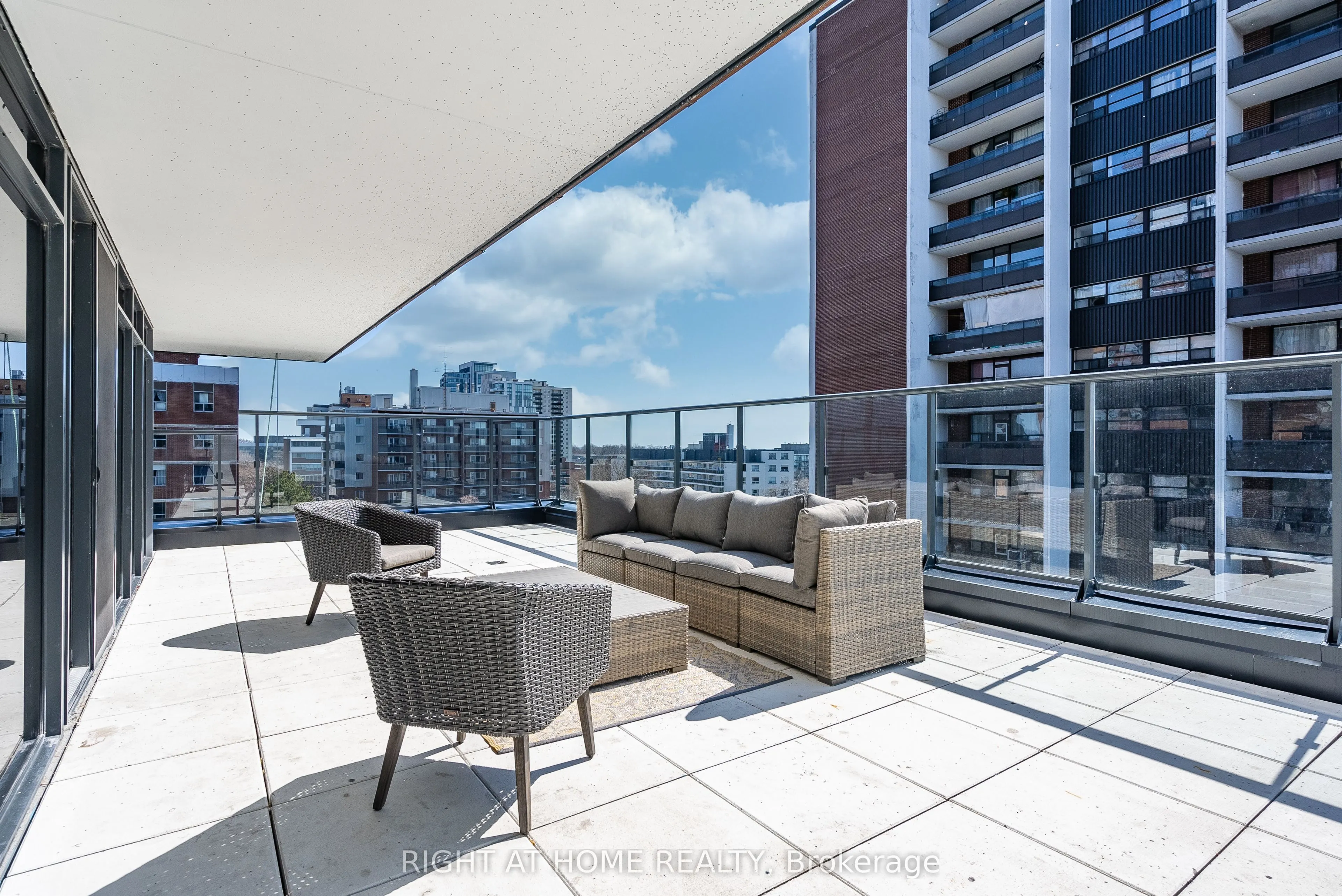 21 Park Street E, #802