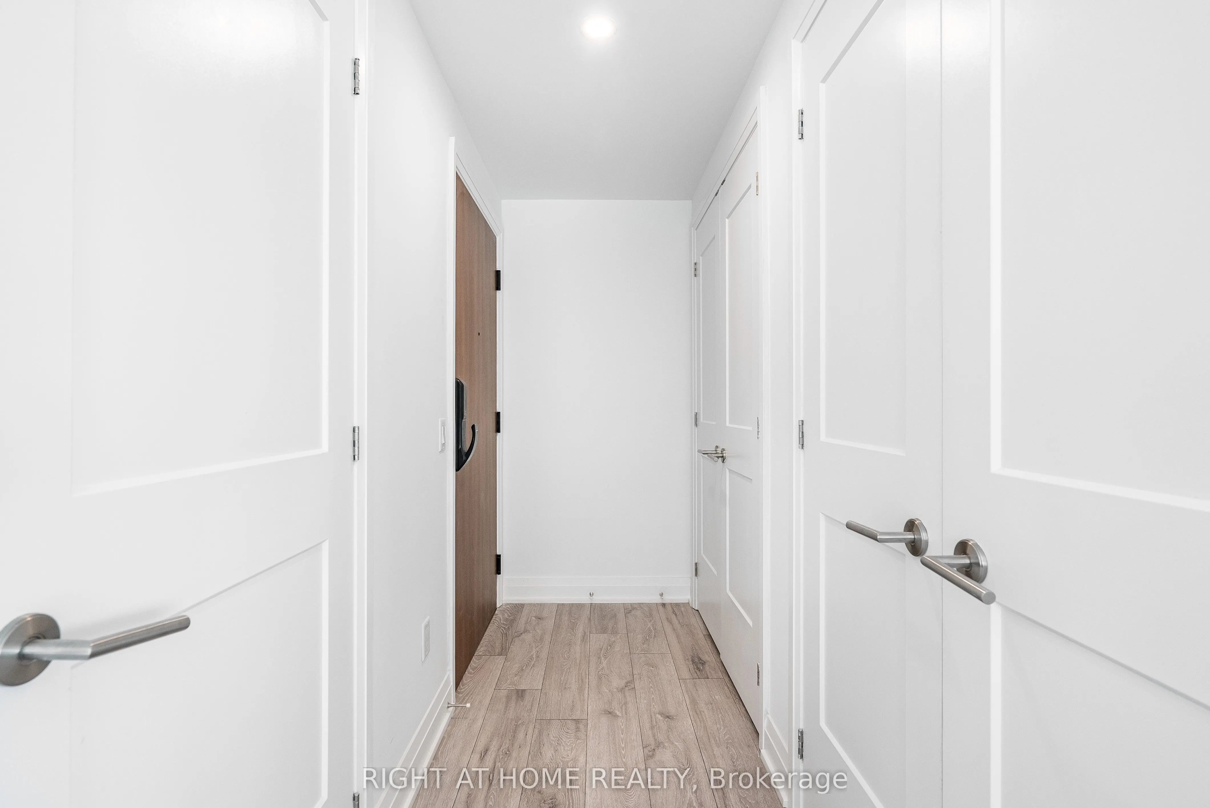 21 Park Street E, #802