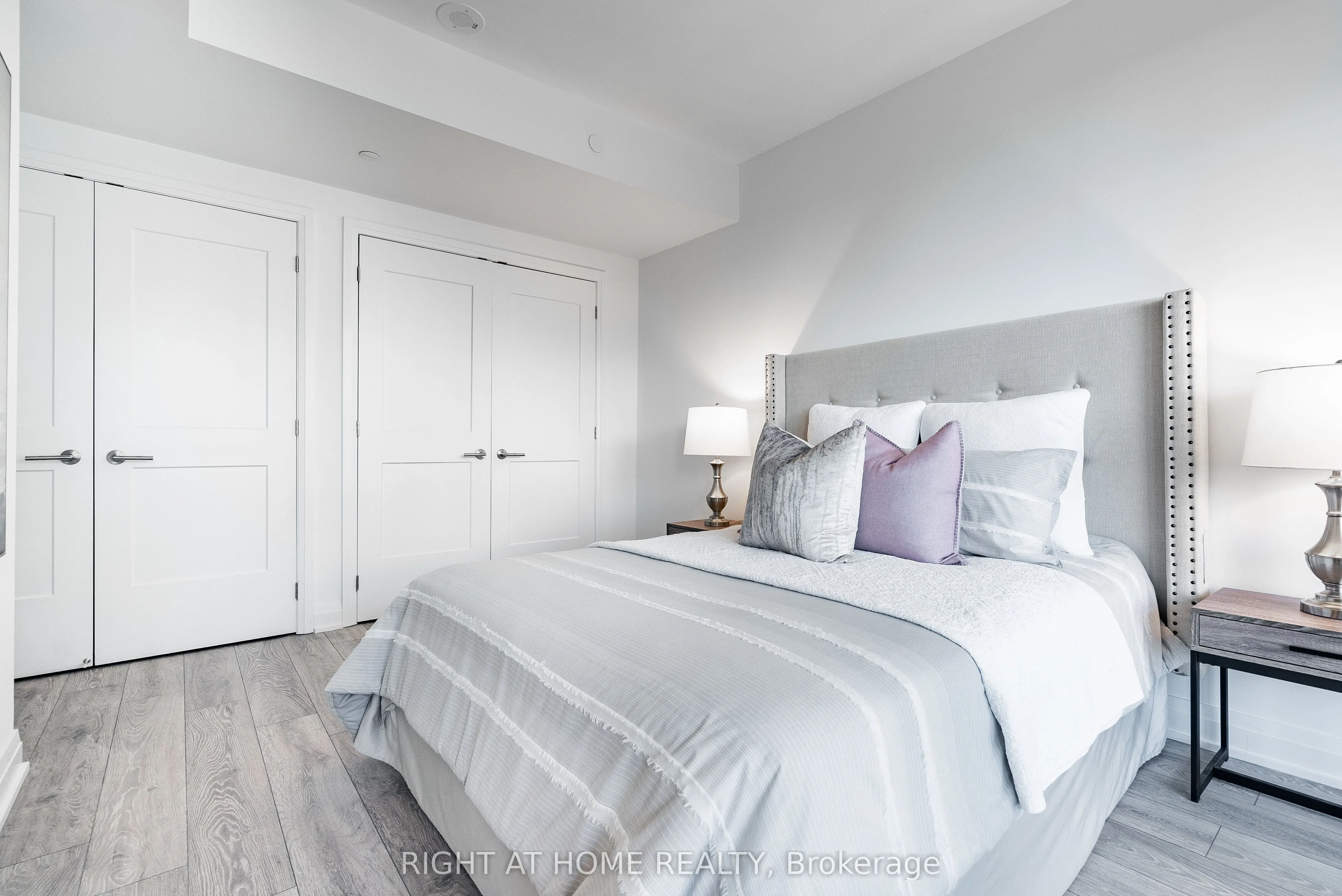 21 Park Street E, #802