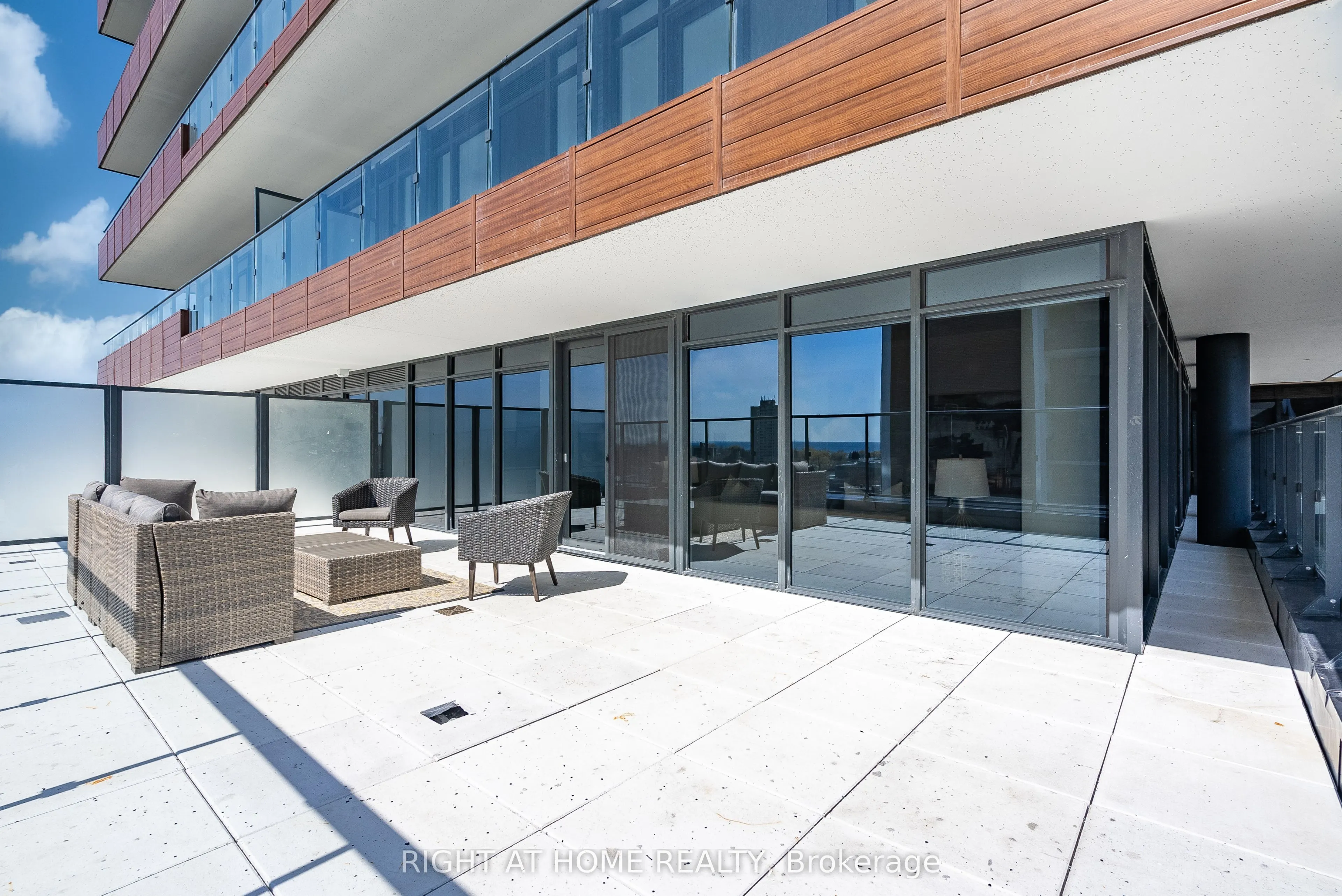 21 Park Street E, #802