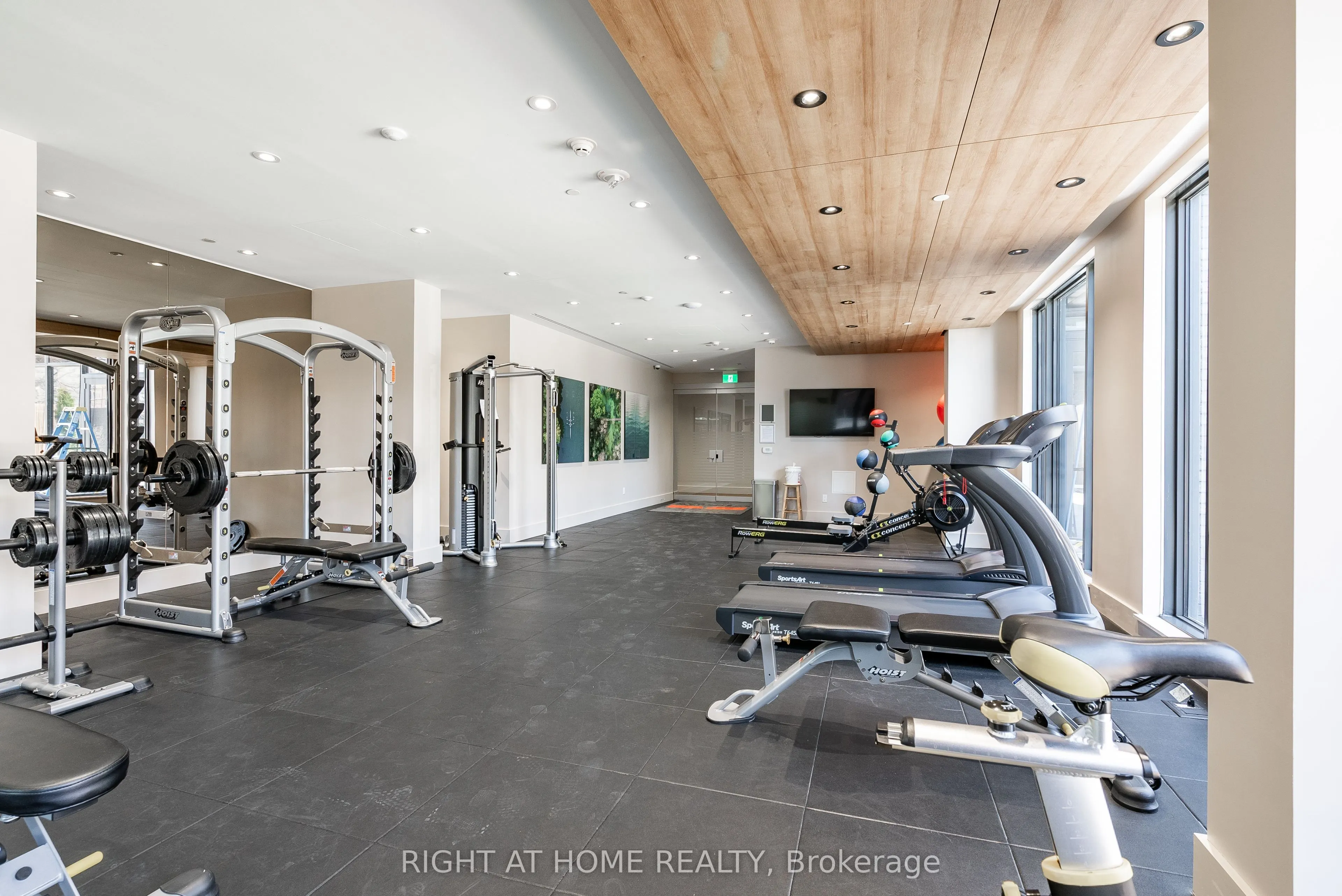 21 Park Street E, #802