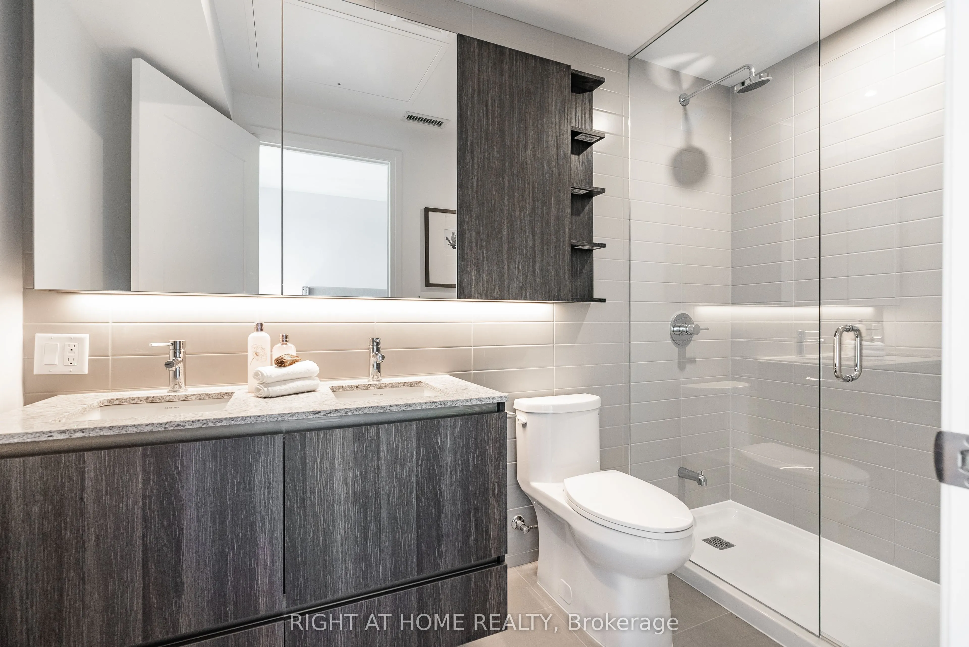 21 Park Street E, #802