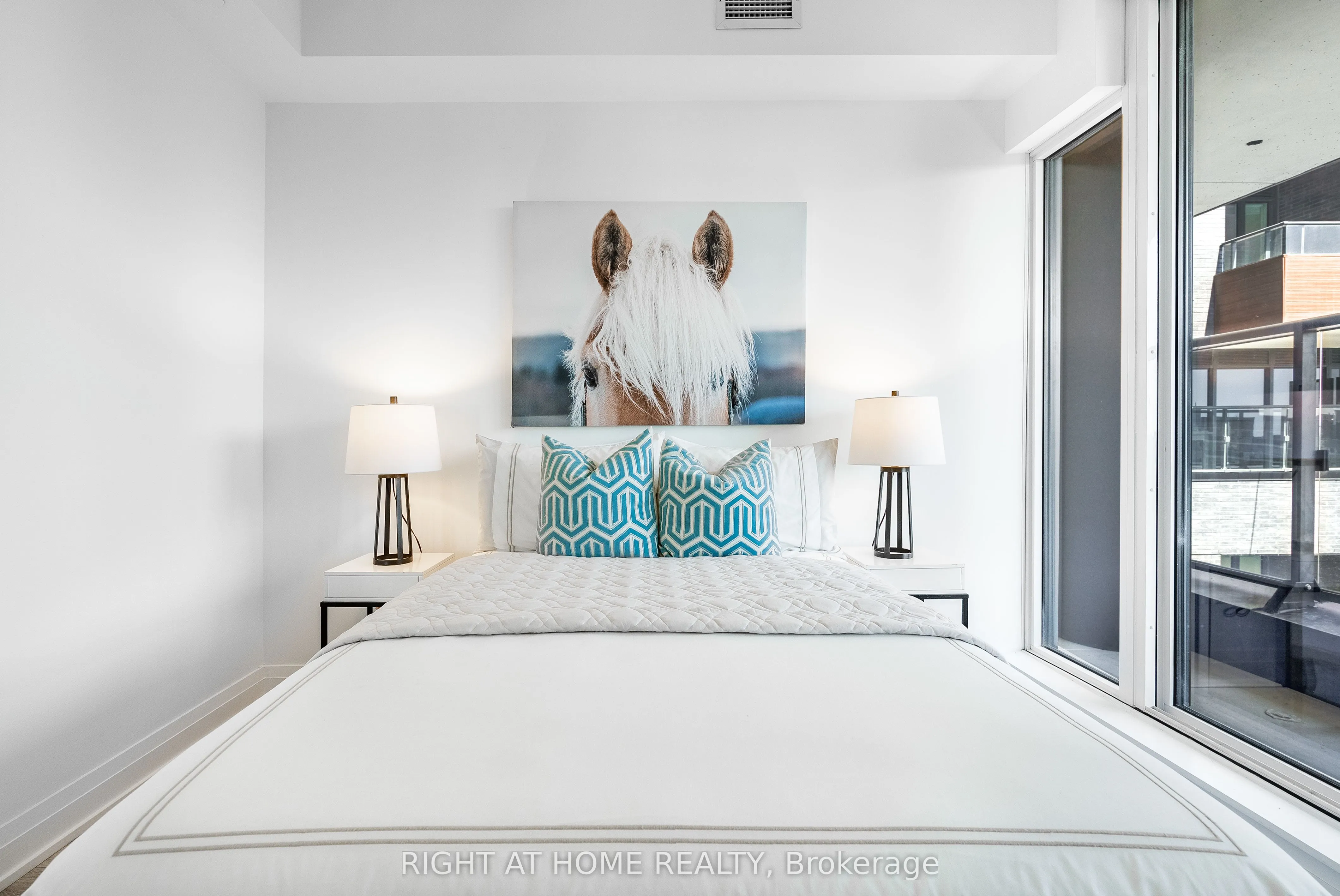 21 Park Street E, #802