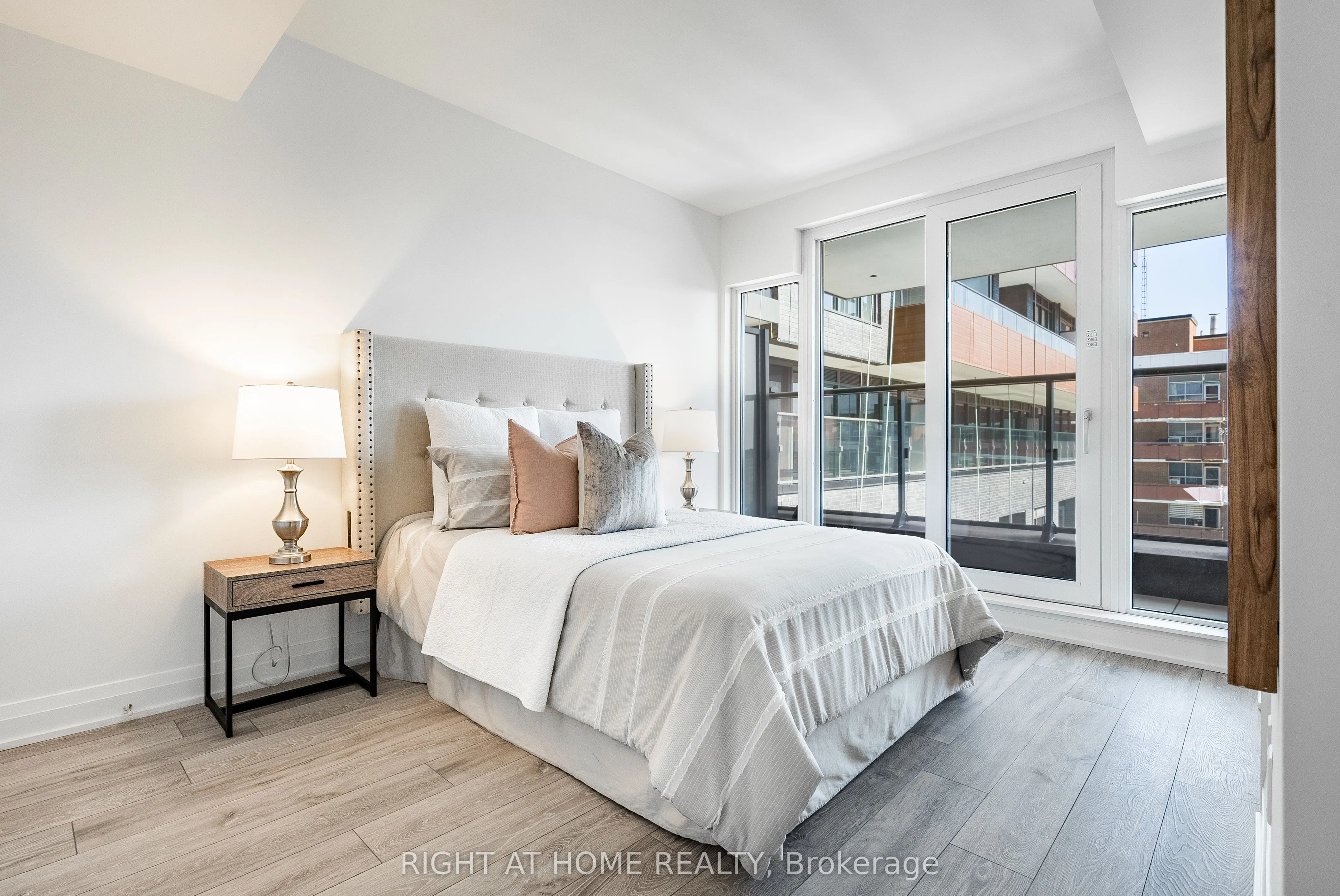 21 Park Street E, #802