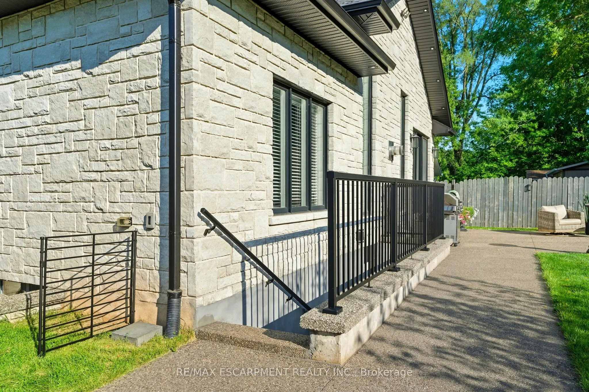 1048 Dovercourt Avenue