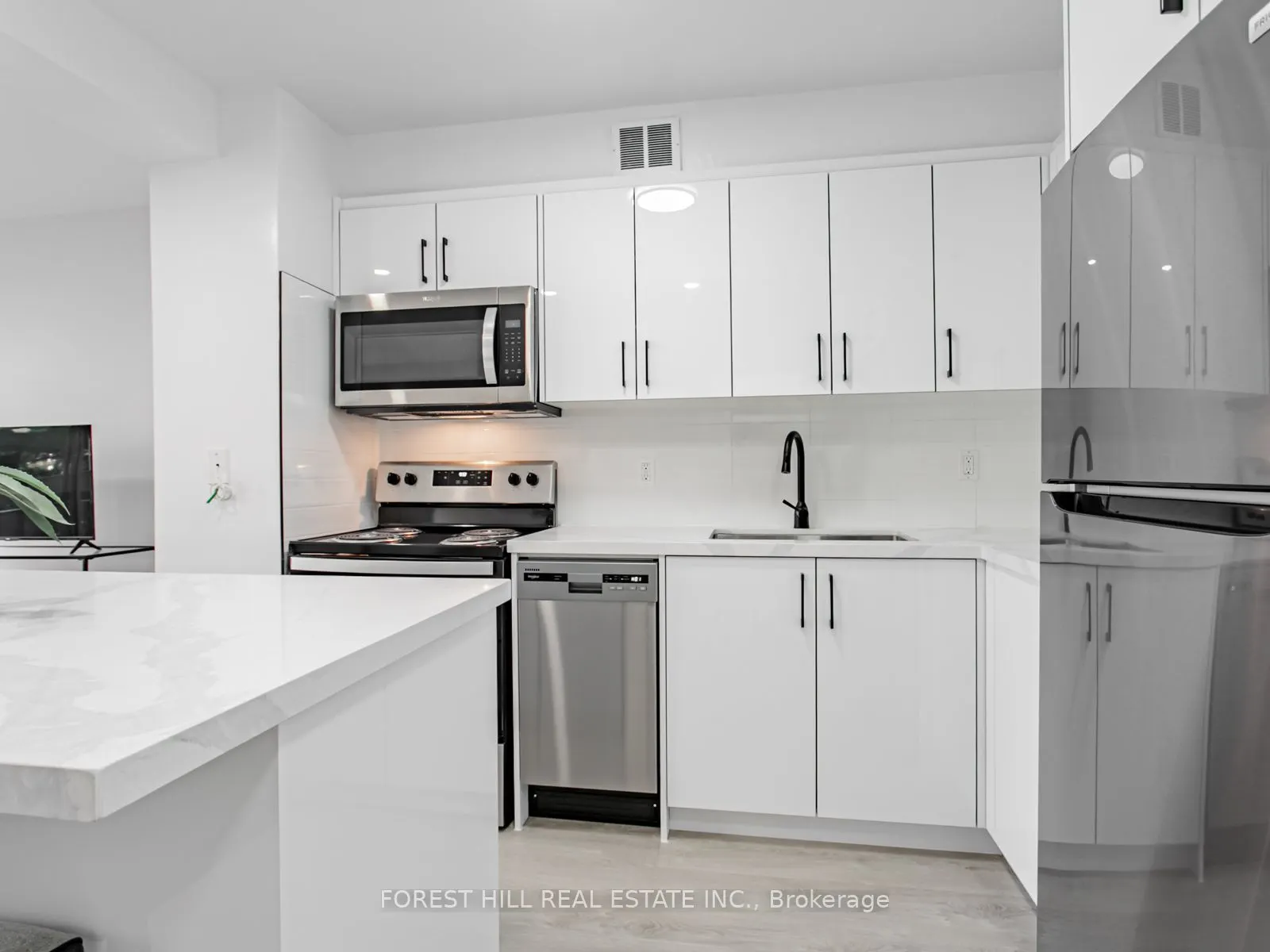 377 Ridelle Avenue, #117