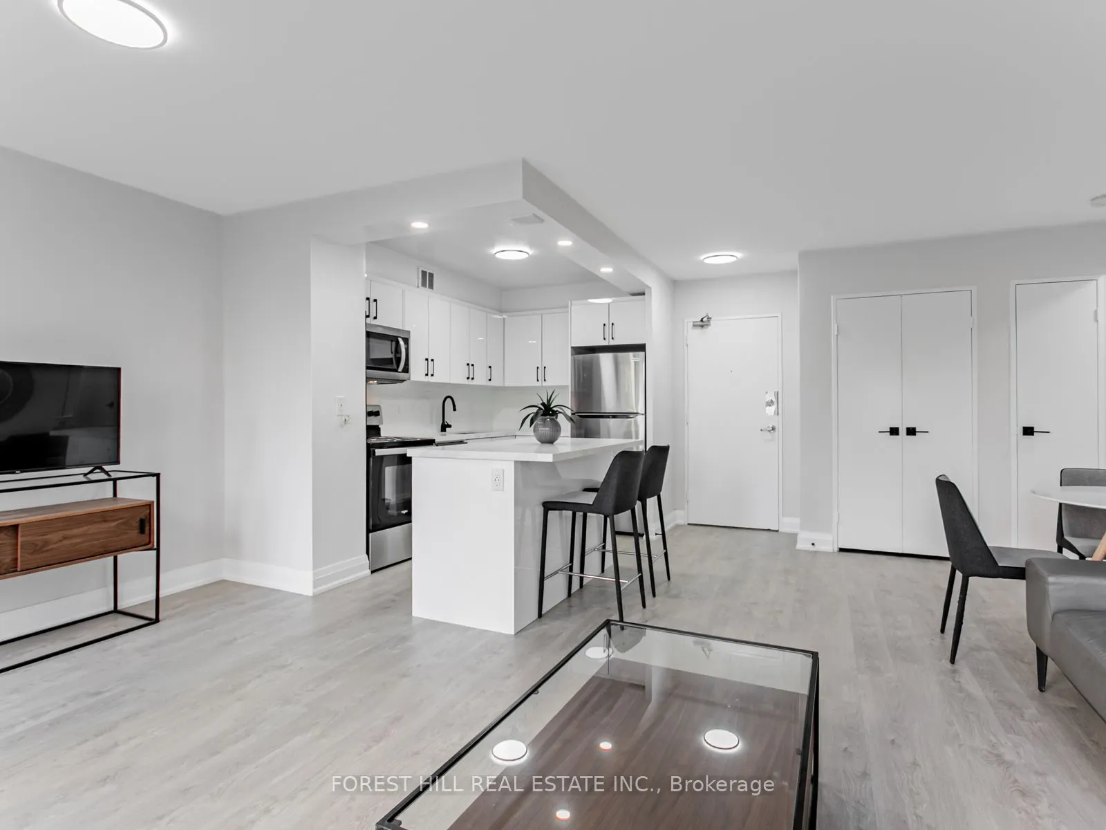 377 Ridelle Avenue, #117
