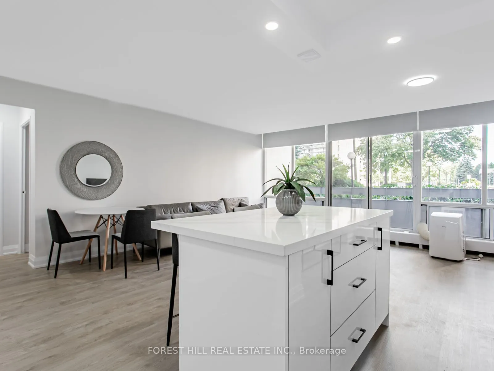 377 Ridelle Avenue, #117