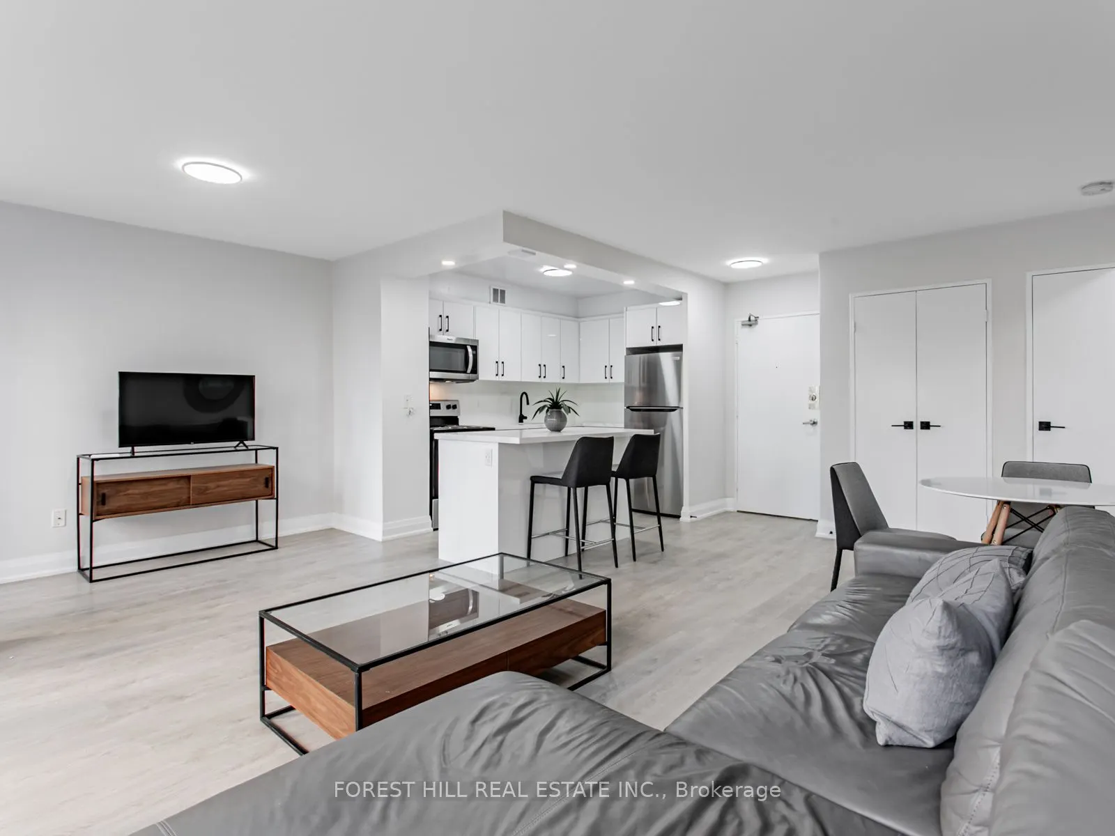 377 Ridelle Avenue, #117