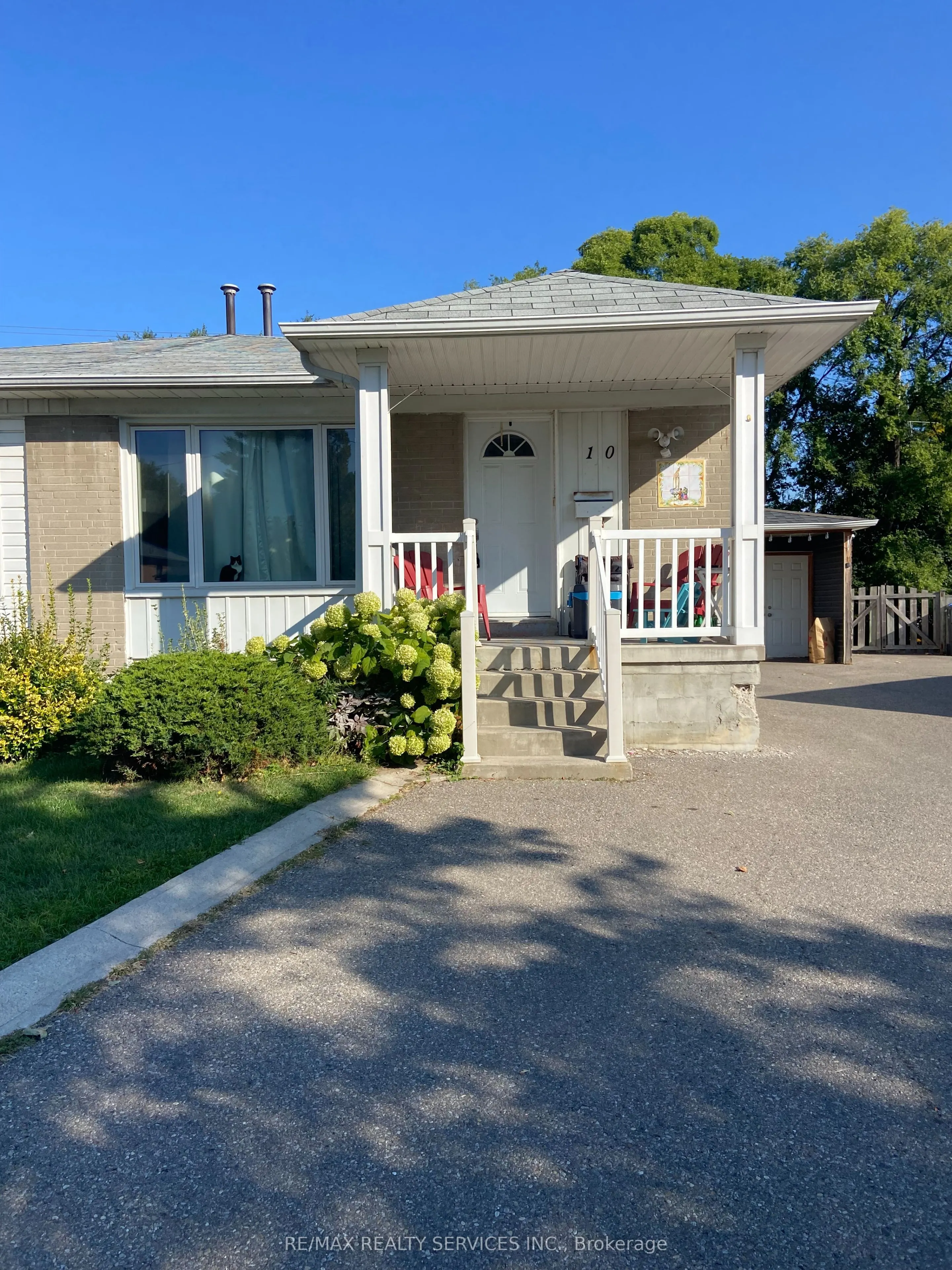 10 Chatsworth Drive