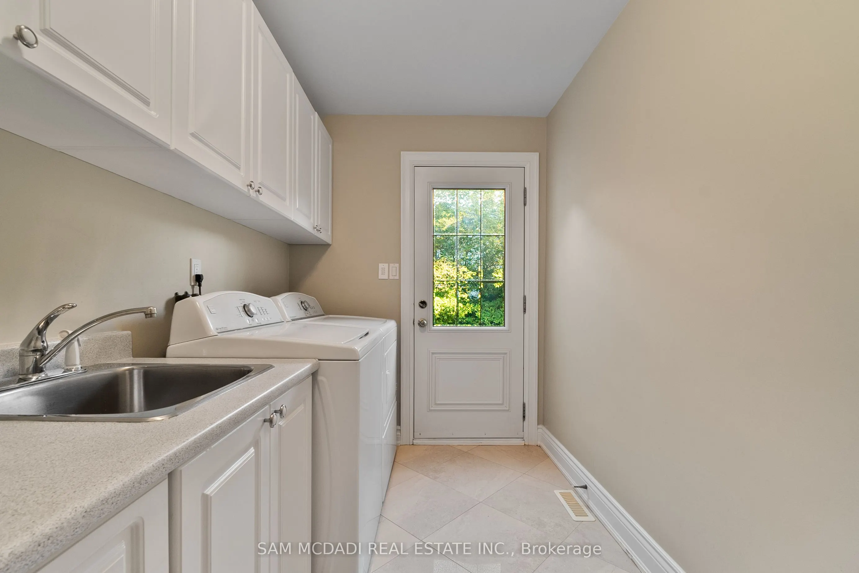 1383 Watersedge Road