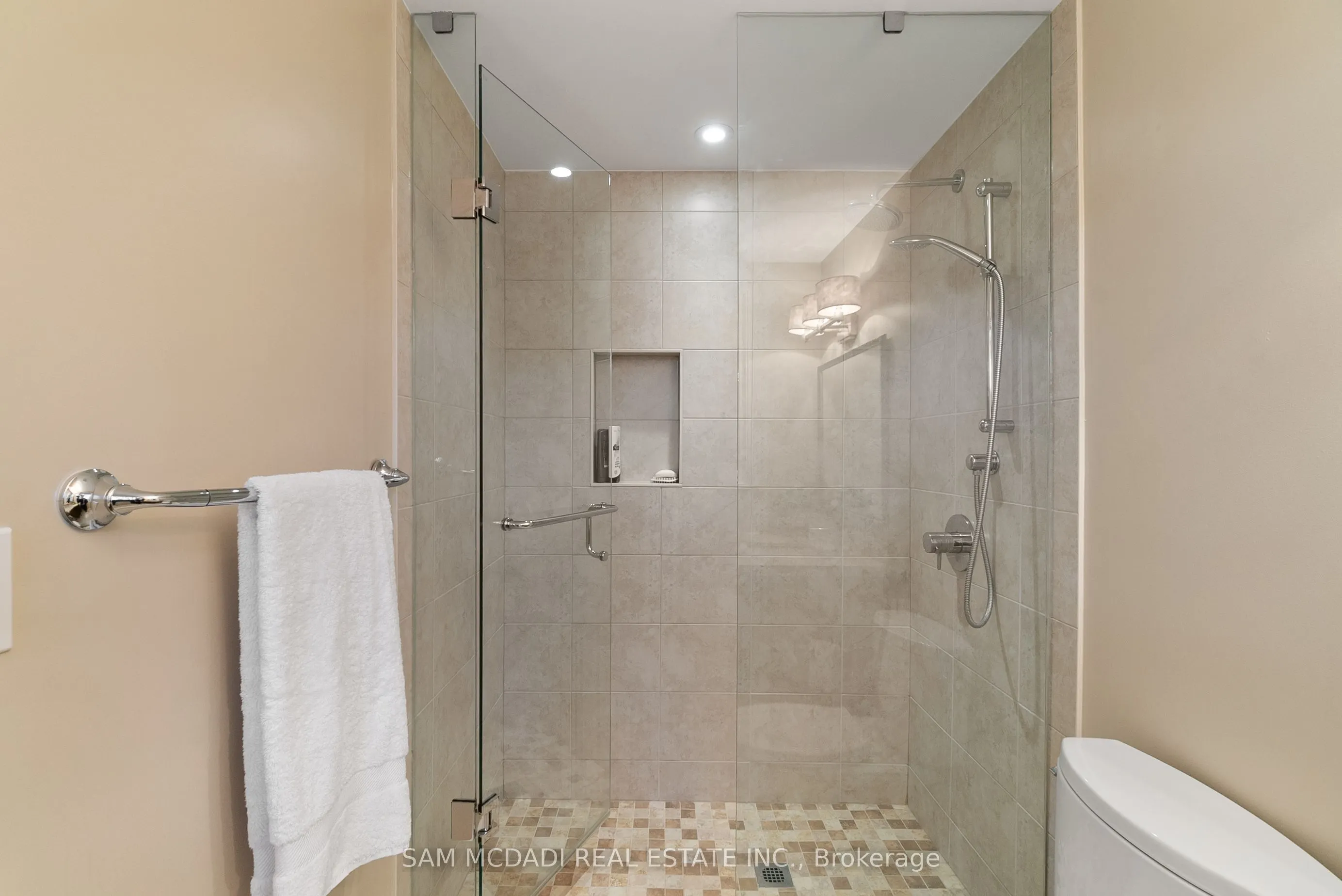 1383 Watersedge Road