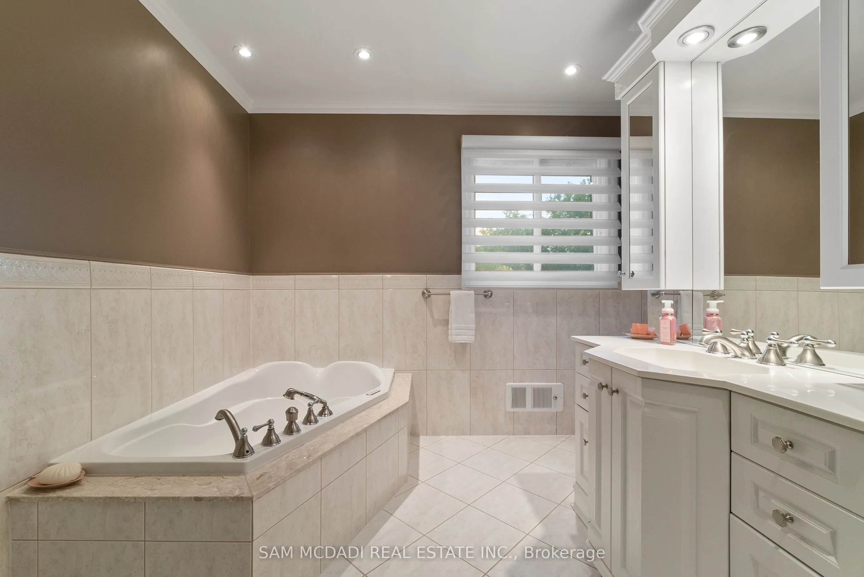 1383 Watersedge Road