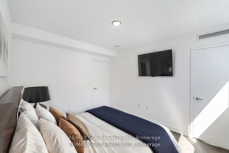 1410 Dupont Street, #325