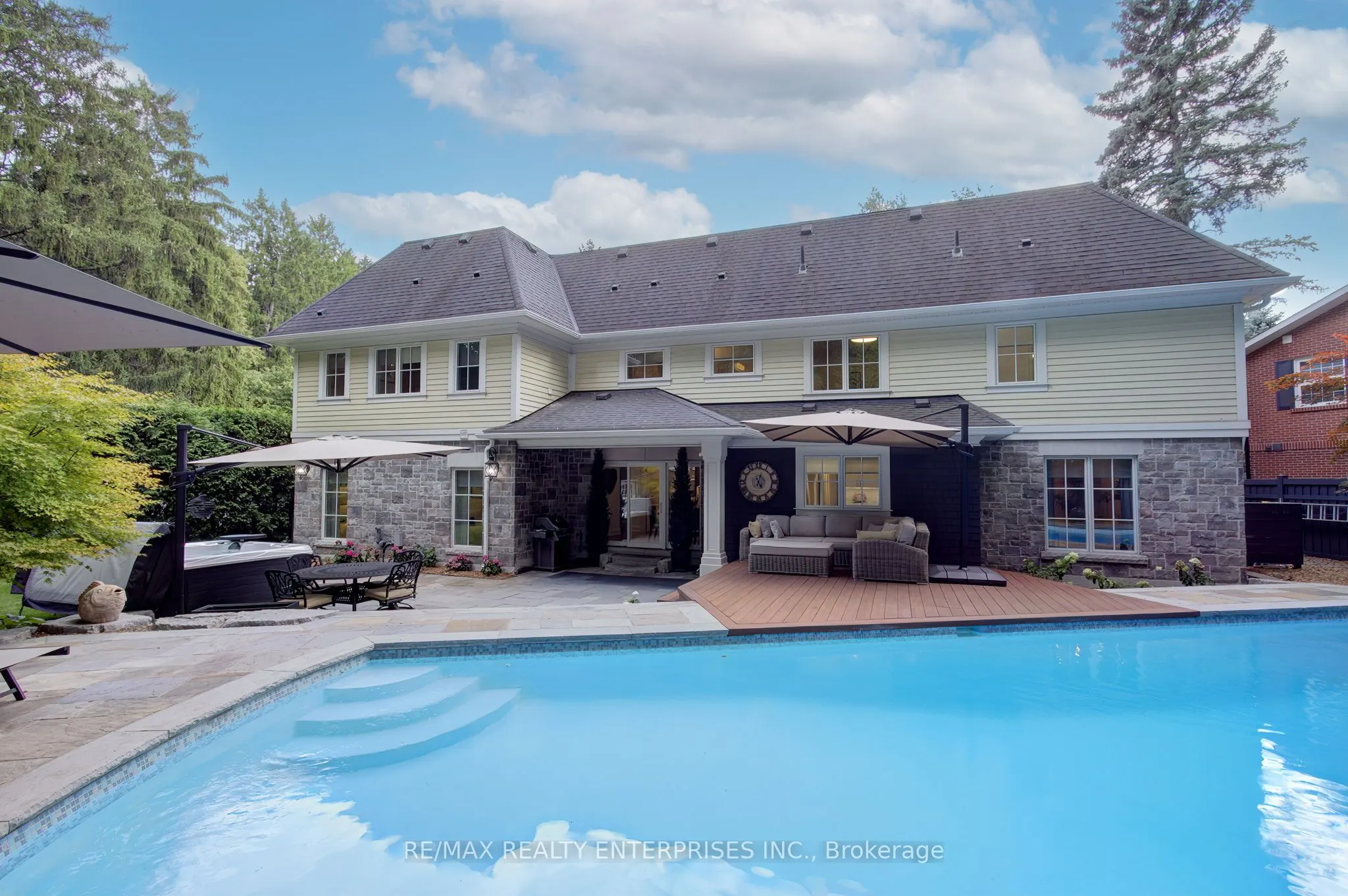 1543 Point-O-Woods Road
