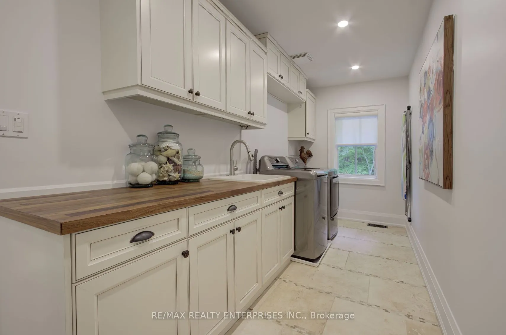 1543 Point-O-Woods Road