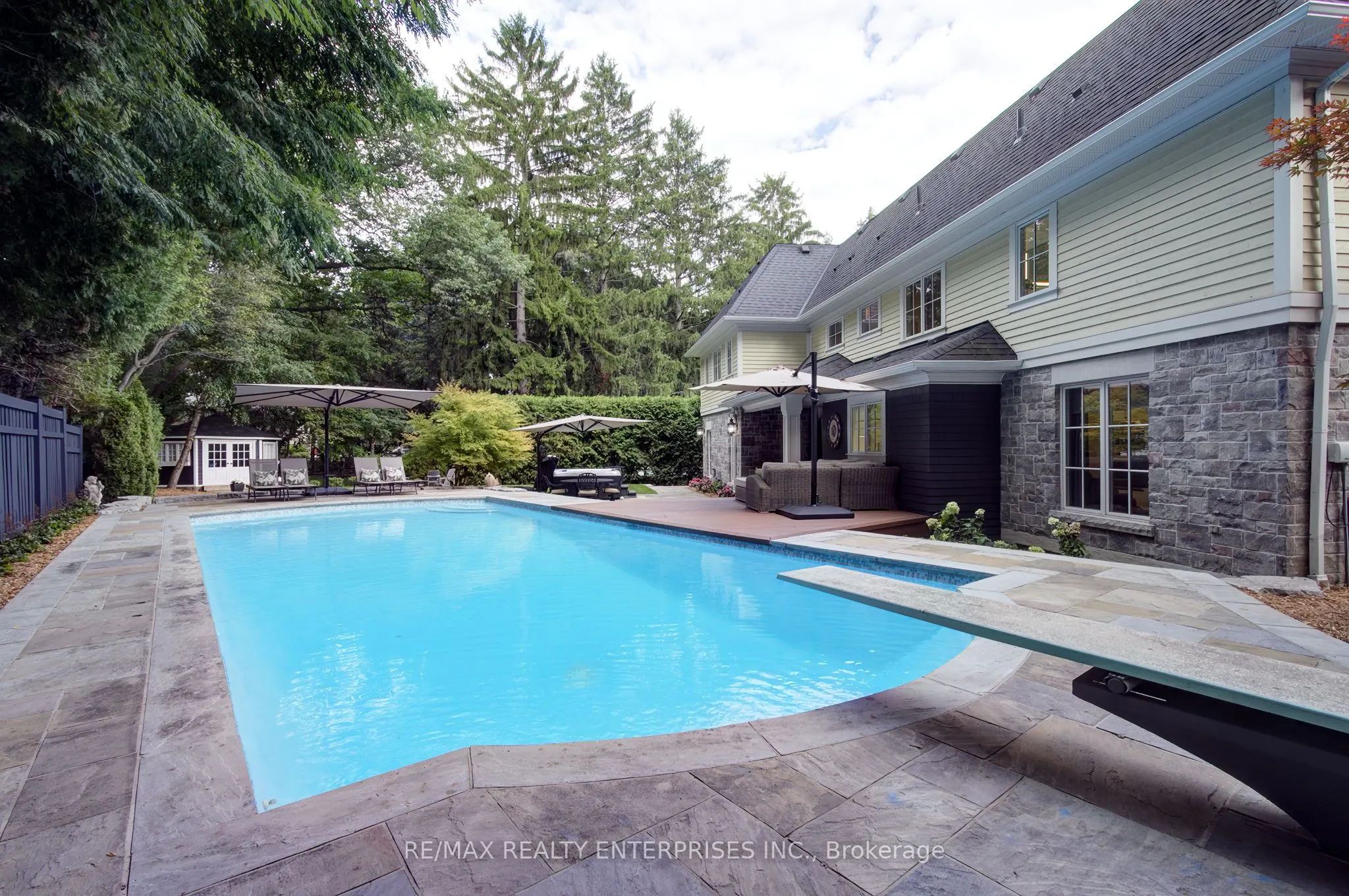 1543 Point-O-Woods Road