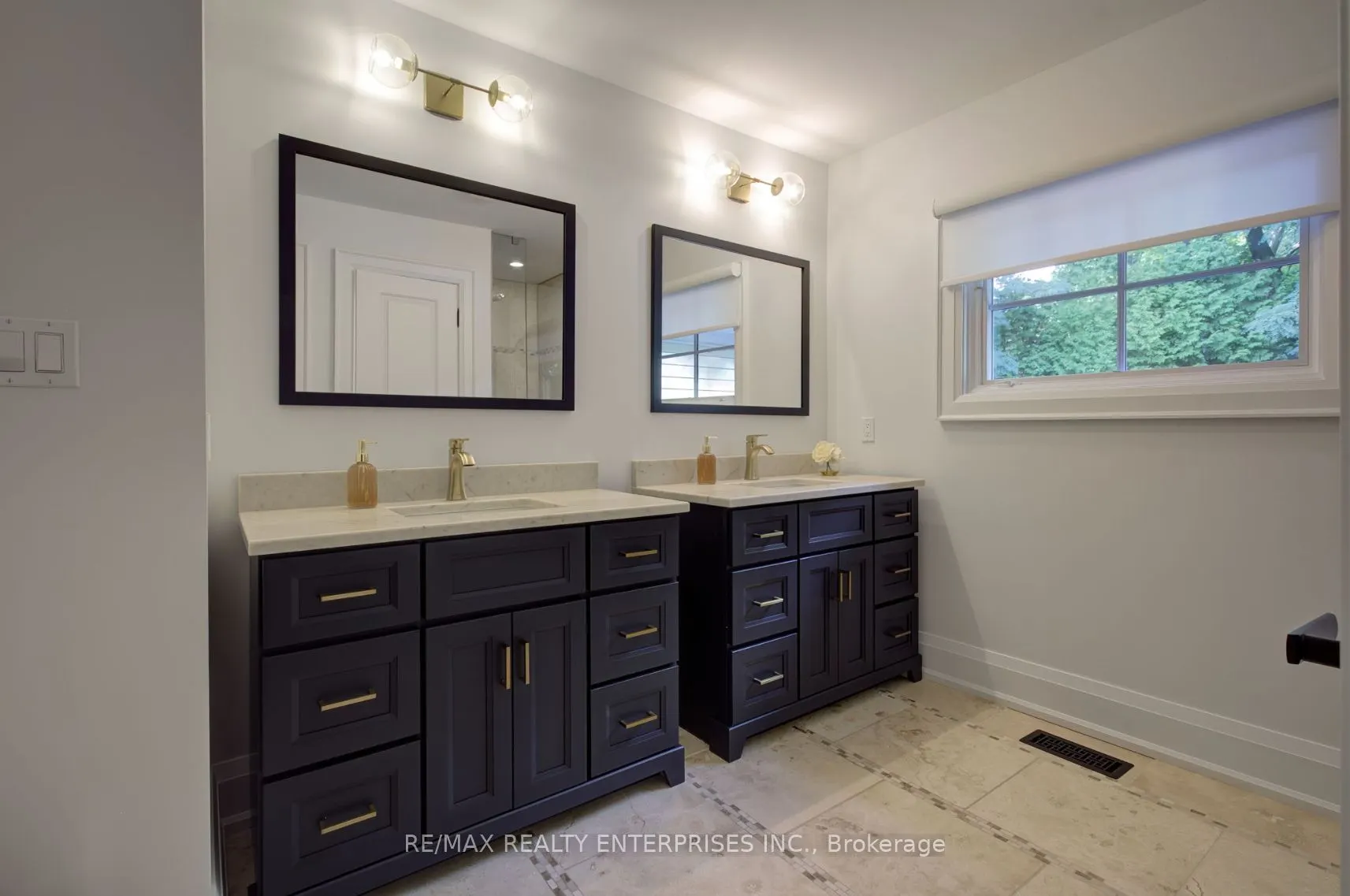 1543 Point-O-Woods Road