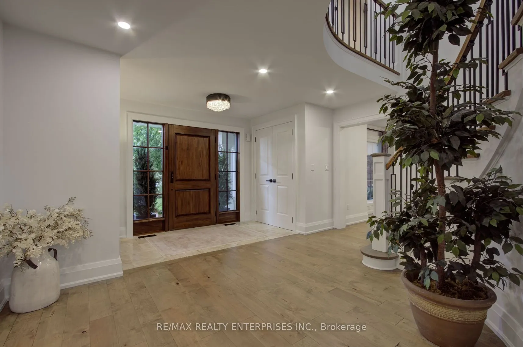 1543 Point-O-Woods Road