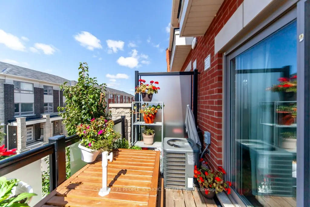 250 Lagerfeld Drive, #12