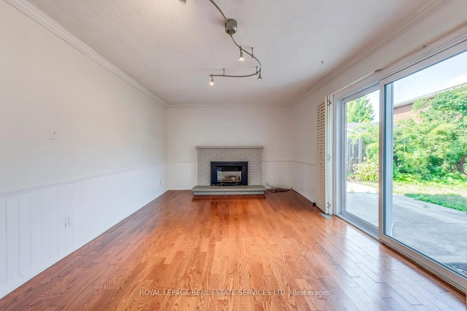 317 Ulric Crescent
