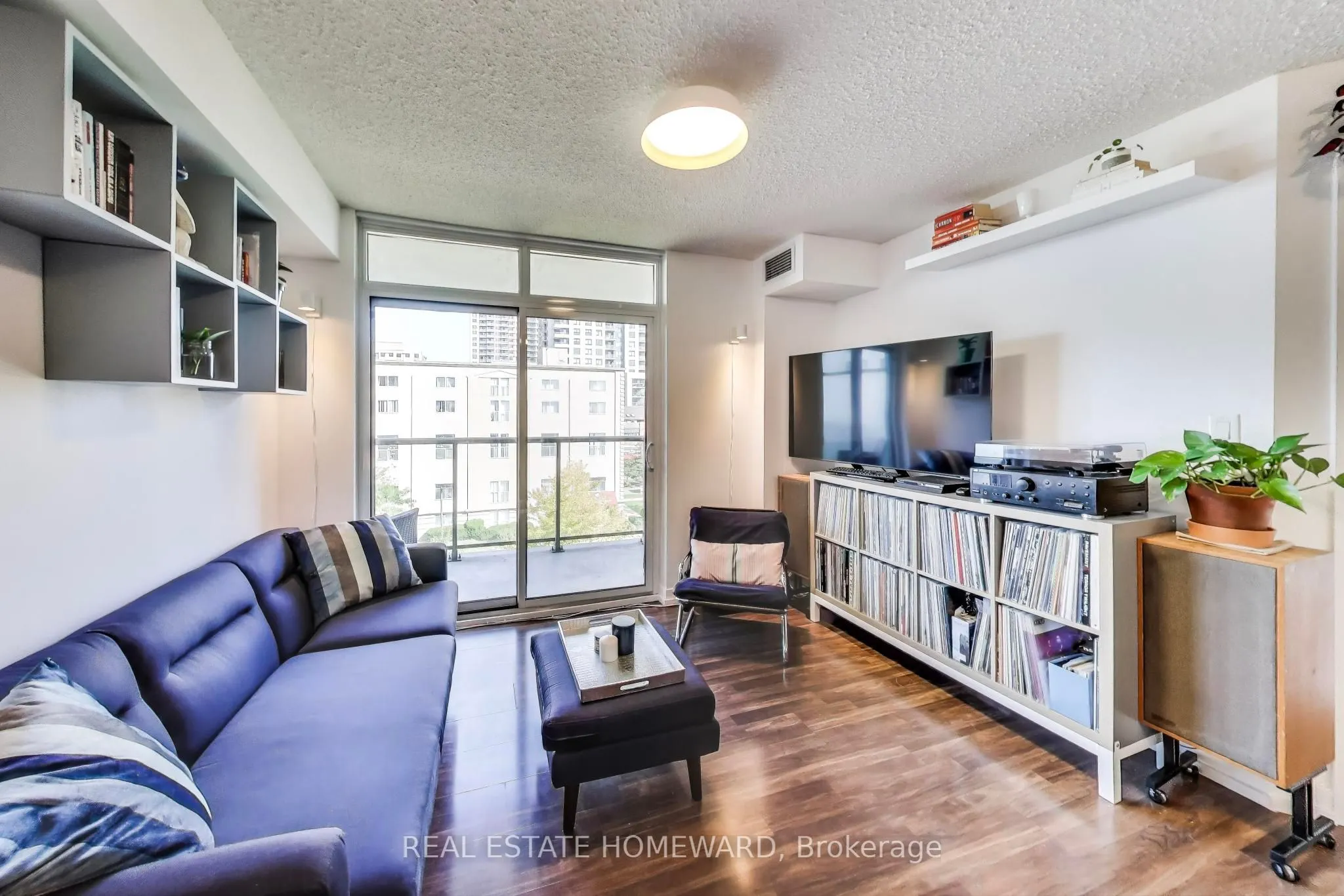 816 Lansdowne Avenue, #406