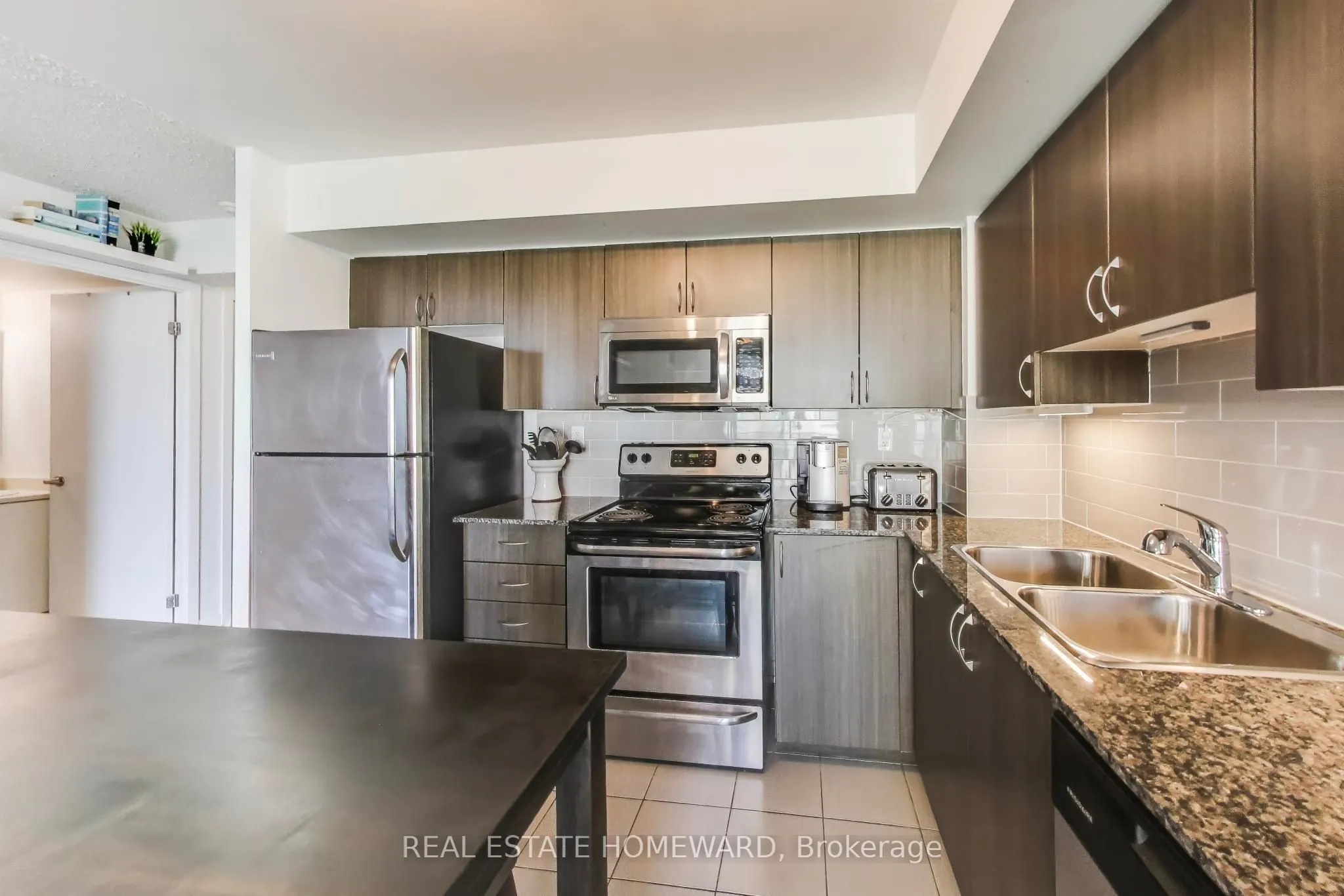 816 Lansdowne Avenue, #406