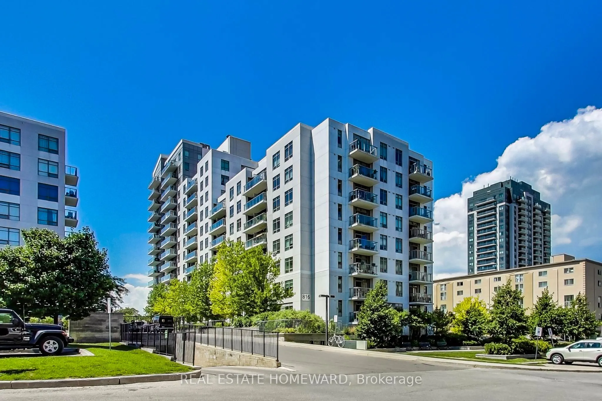 816 Lansdowne Avenue, #406