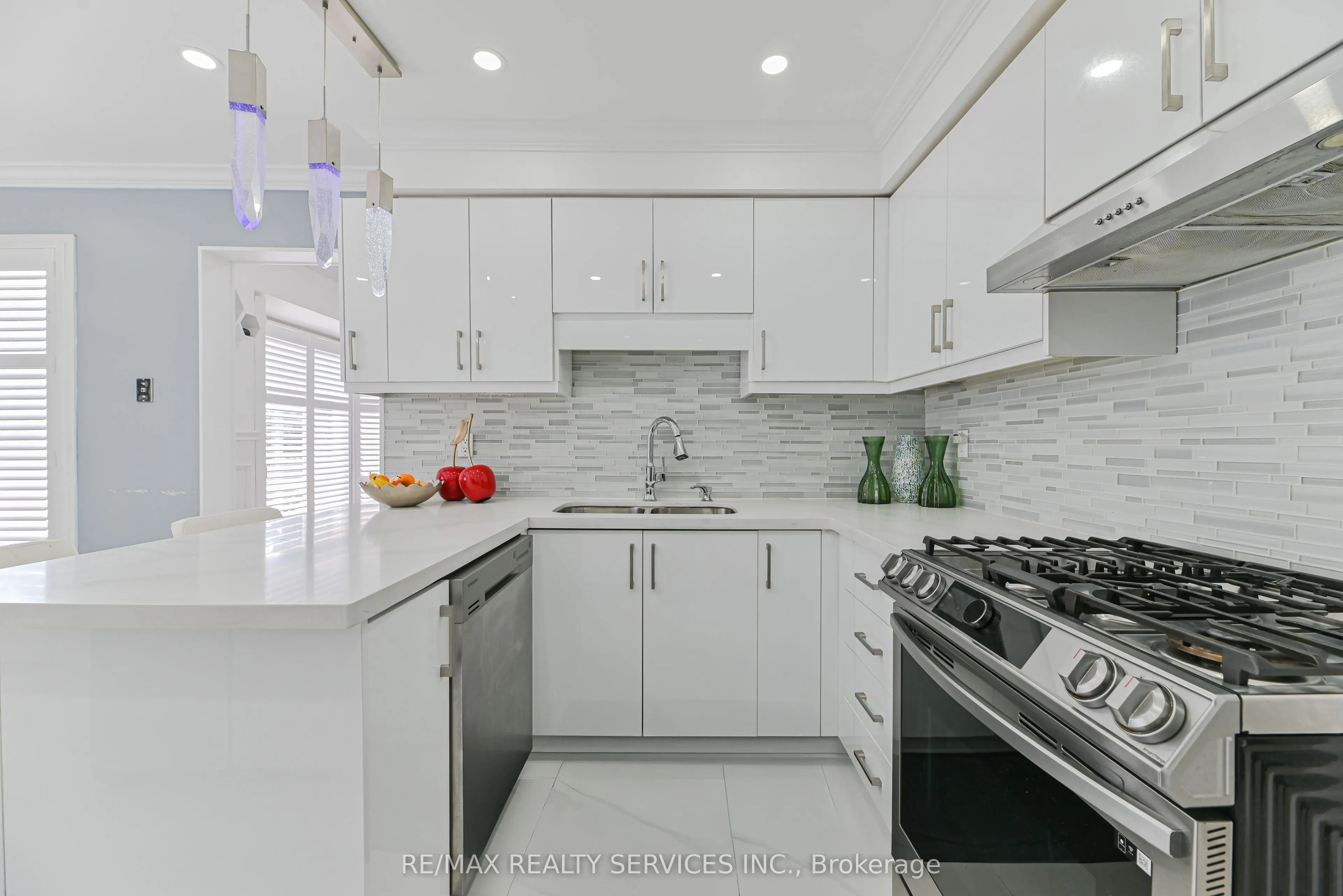 29 Leneck Avenue