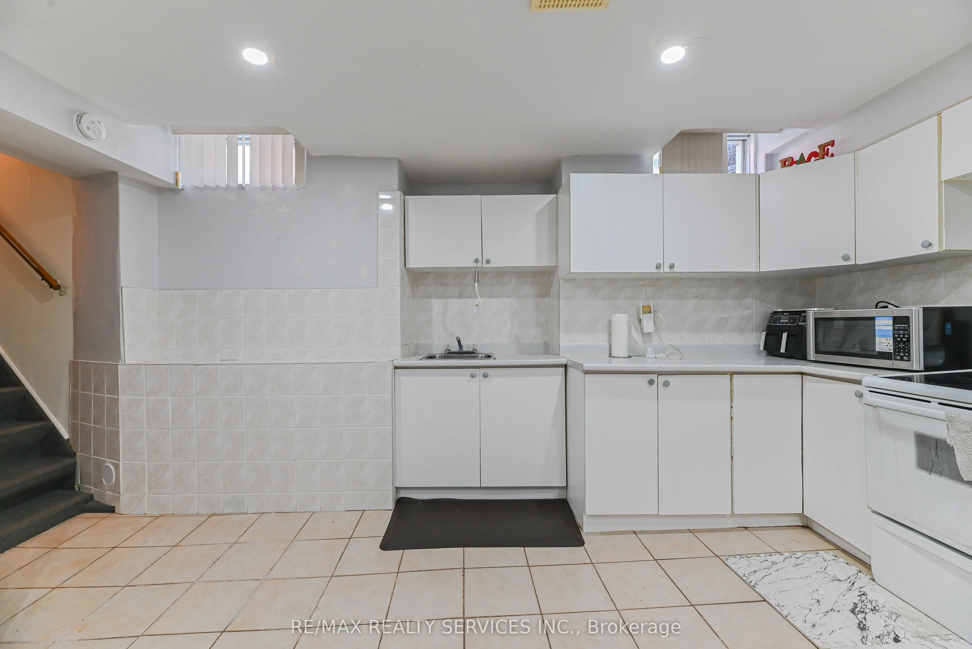 29 Leneck Avenue