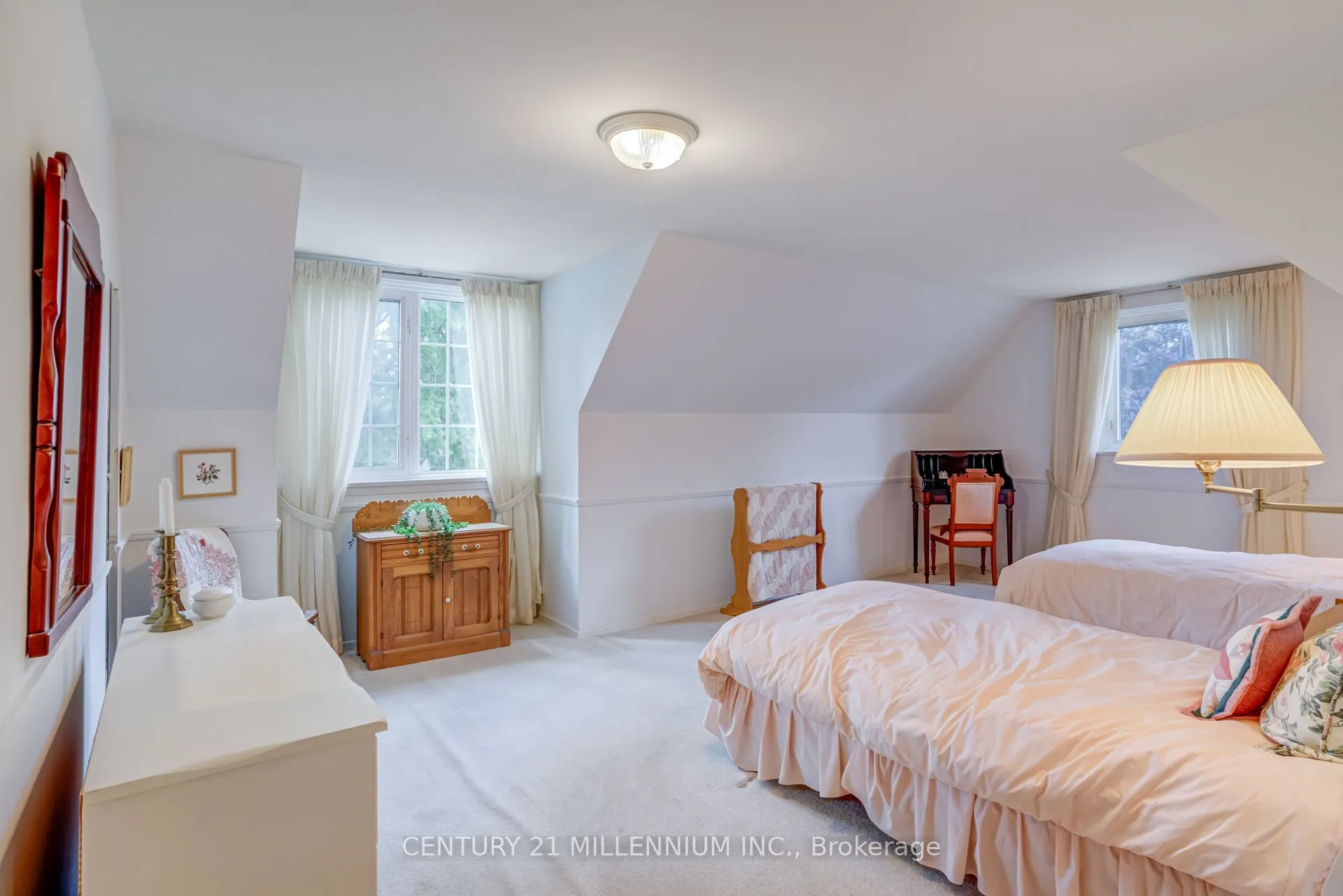 12 Alderway Avenue