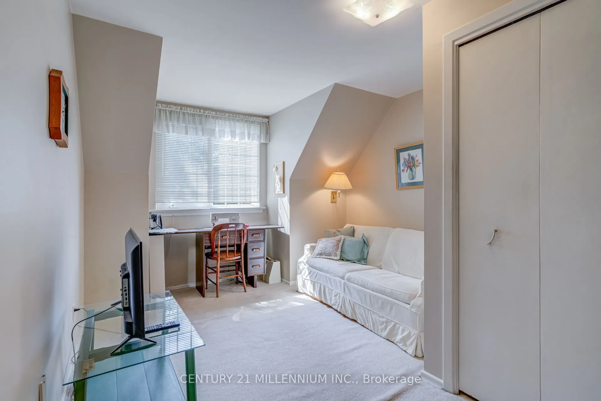 12 Alderway Avenue