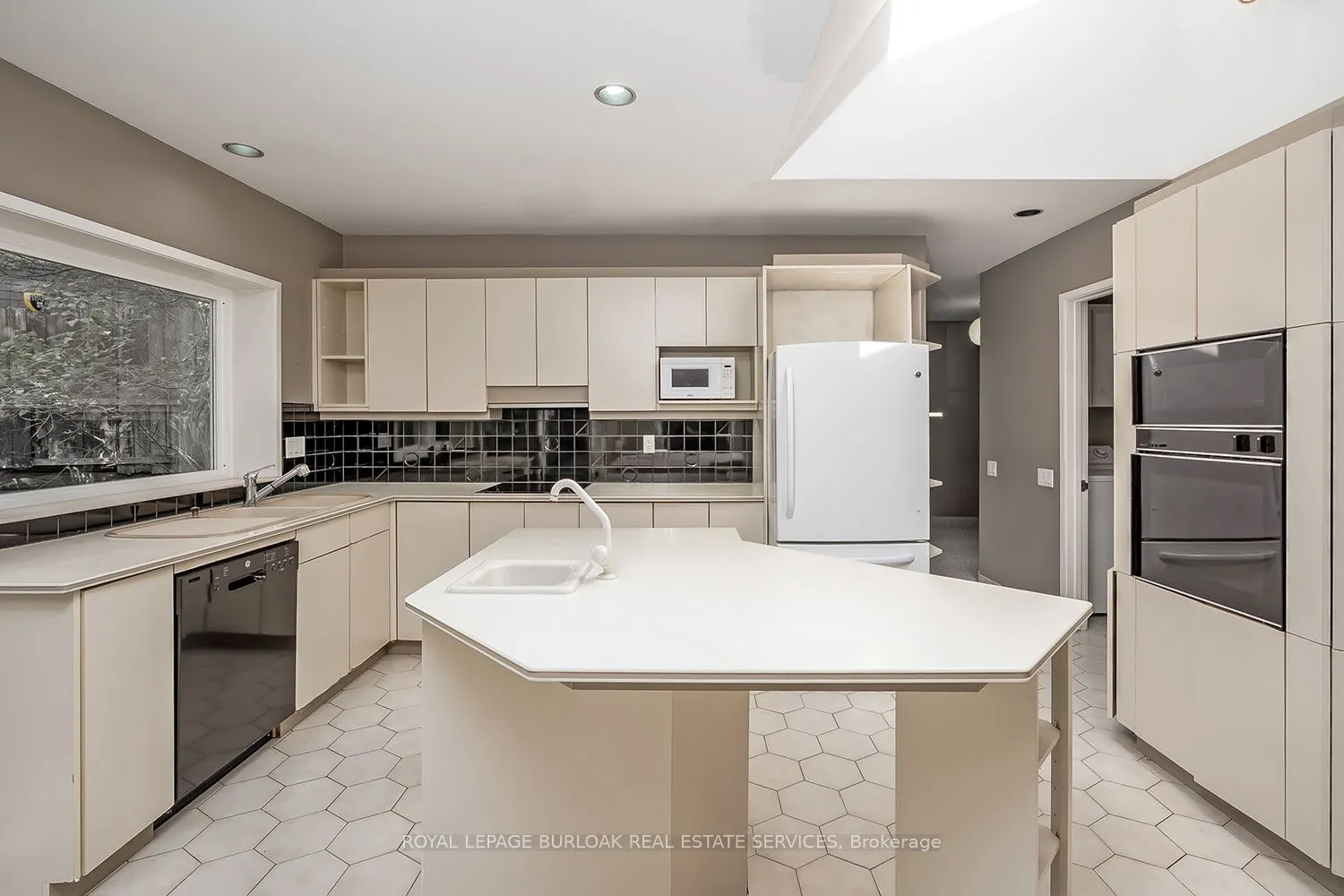 4189 Inglewood Drive