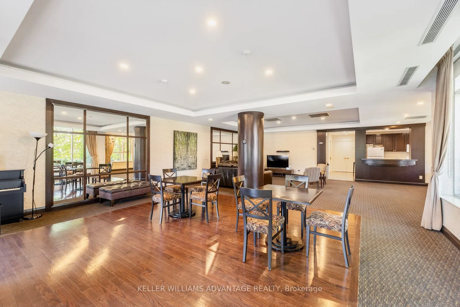 2662 Bloor Street W, #904