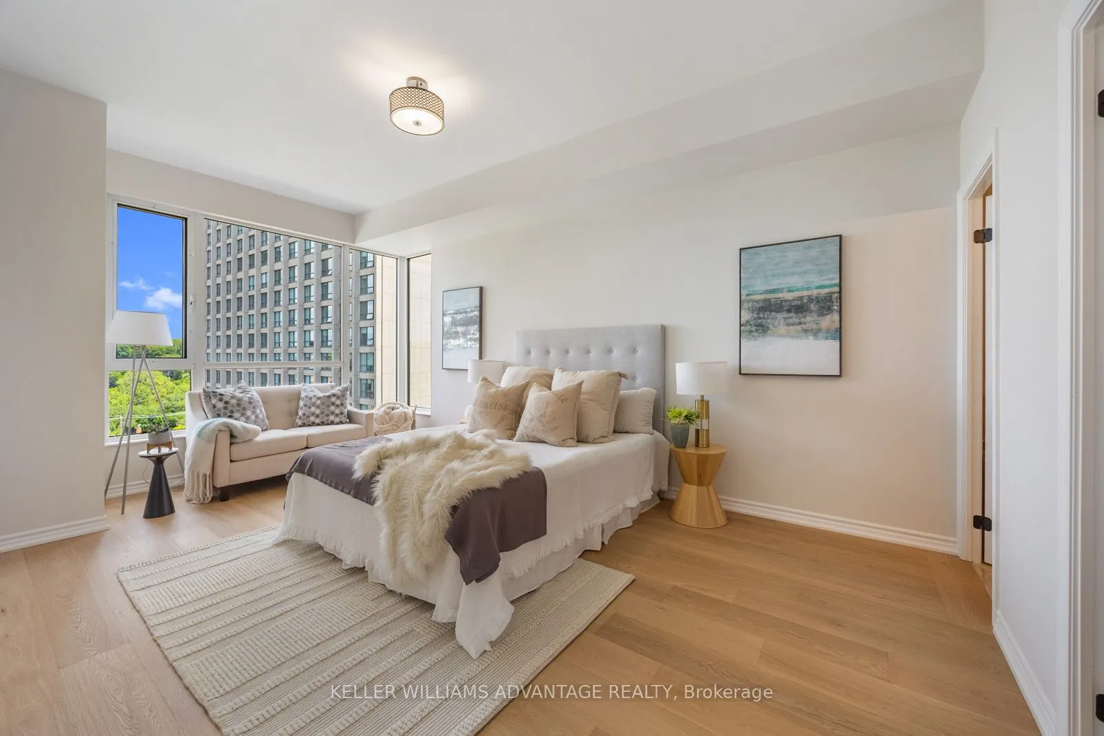2662 Bloor Street W, #904