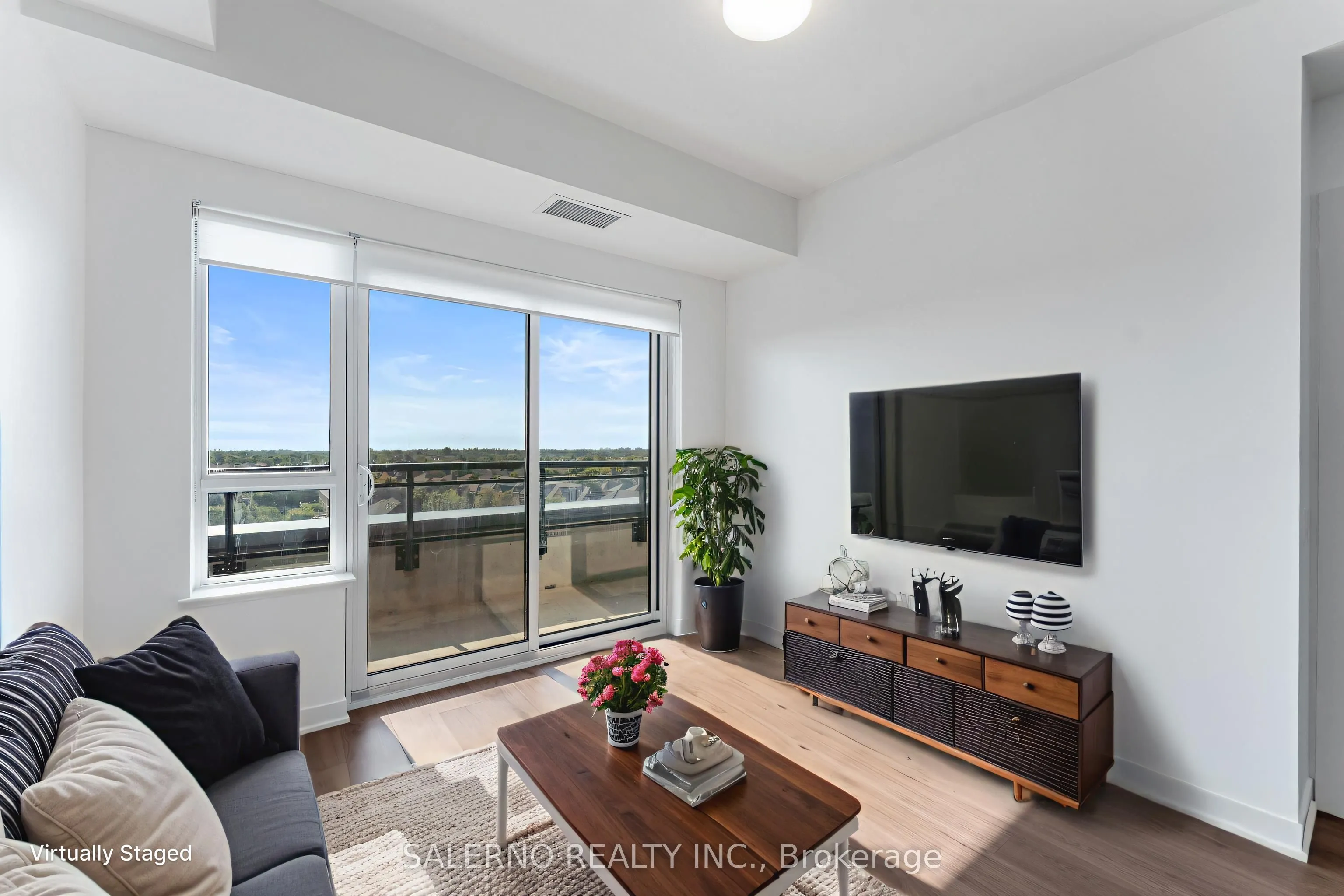 395 Dundas Street W, #612