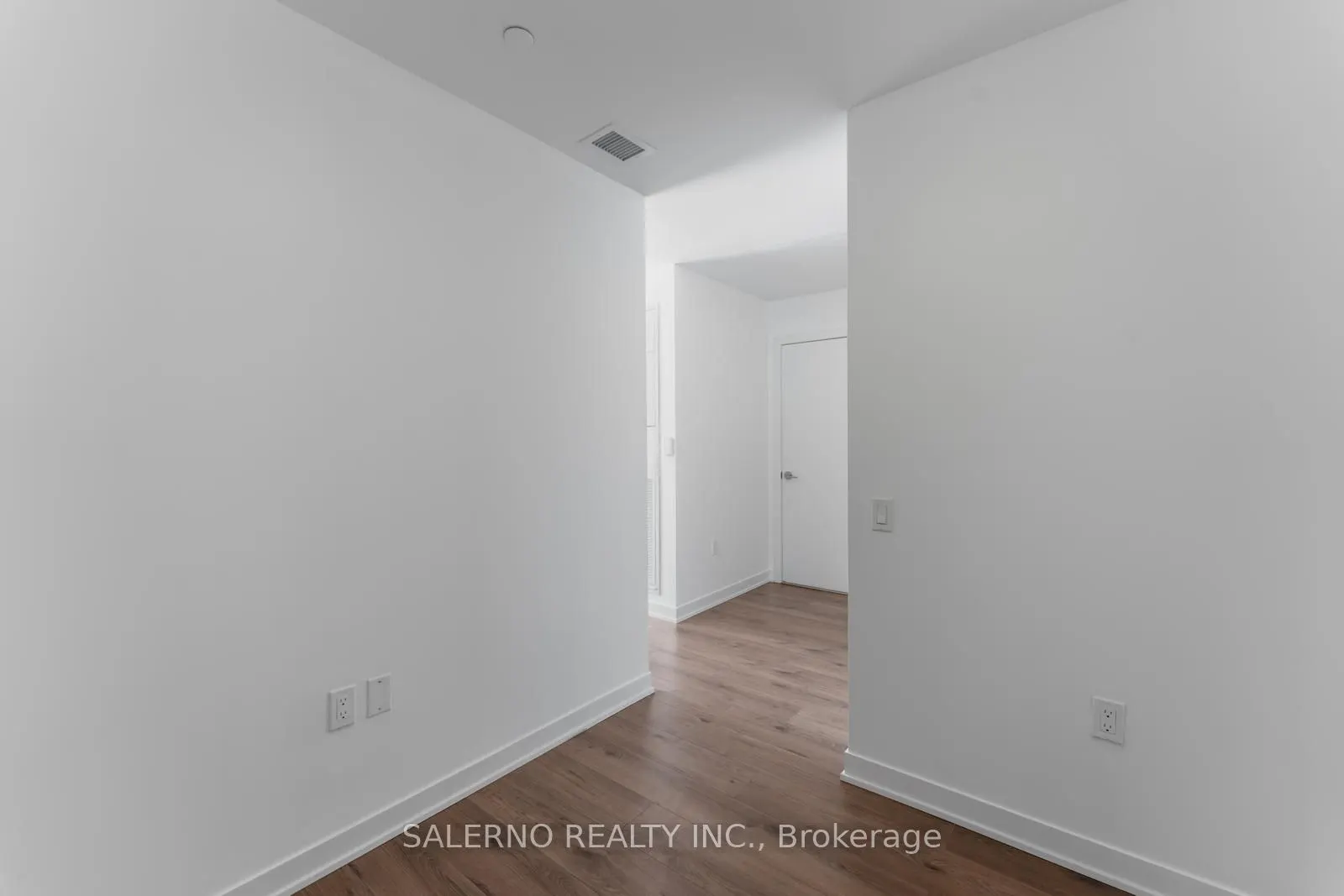395 Dundas Street W, #612
