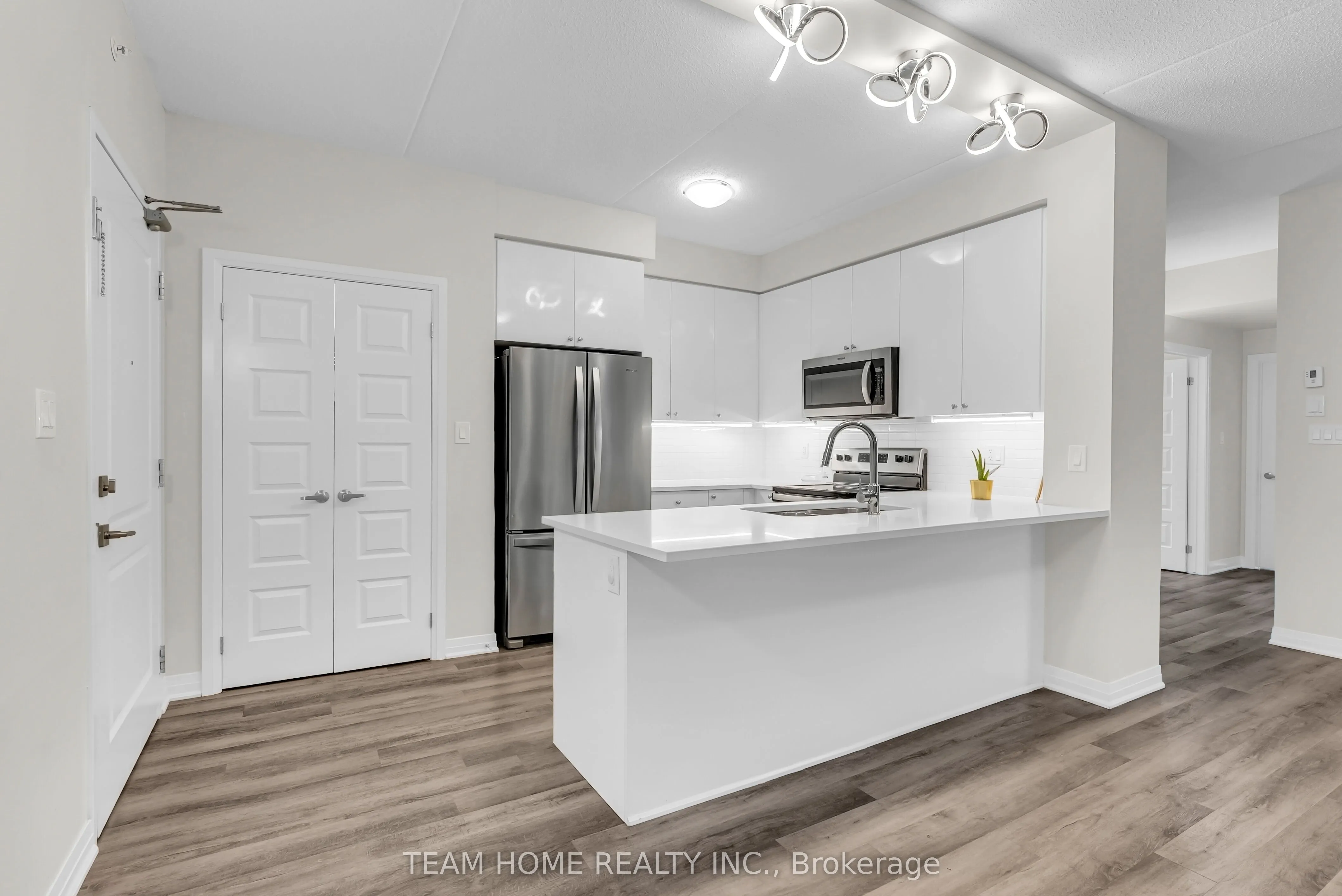 610 Farmstead Drive, #220