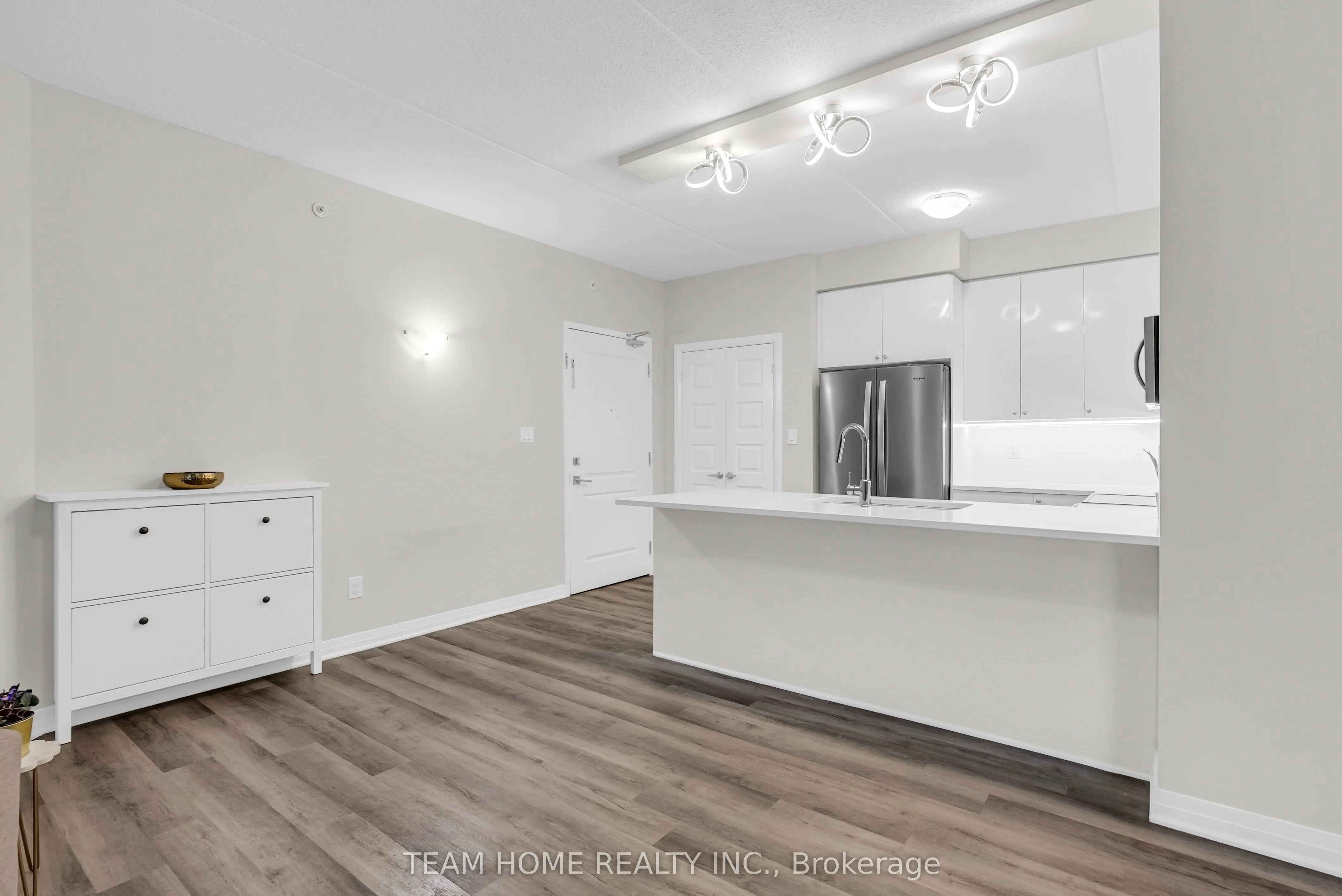 610 Farmstead Drive, #220