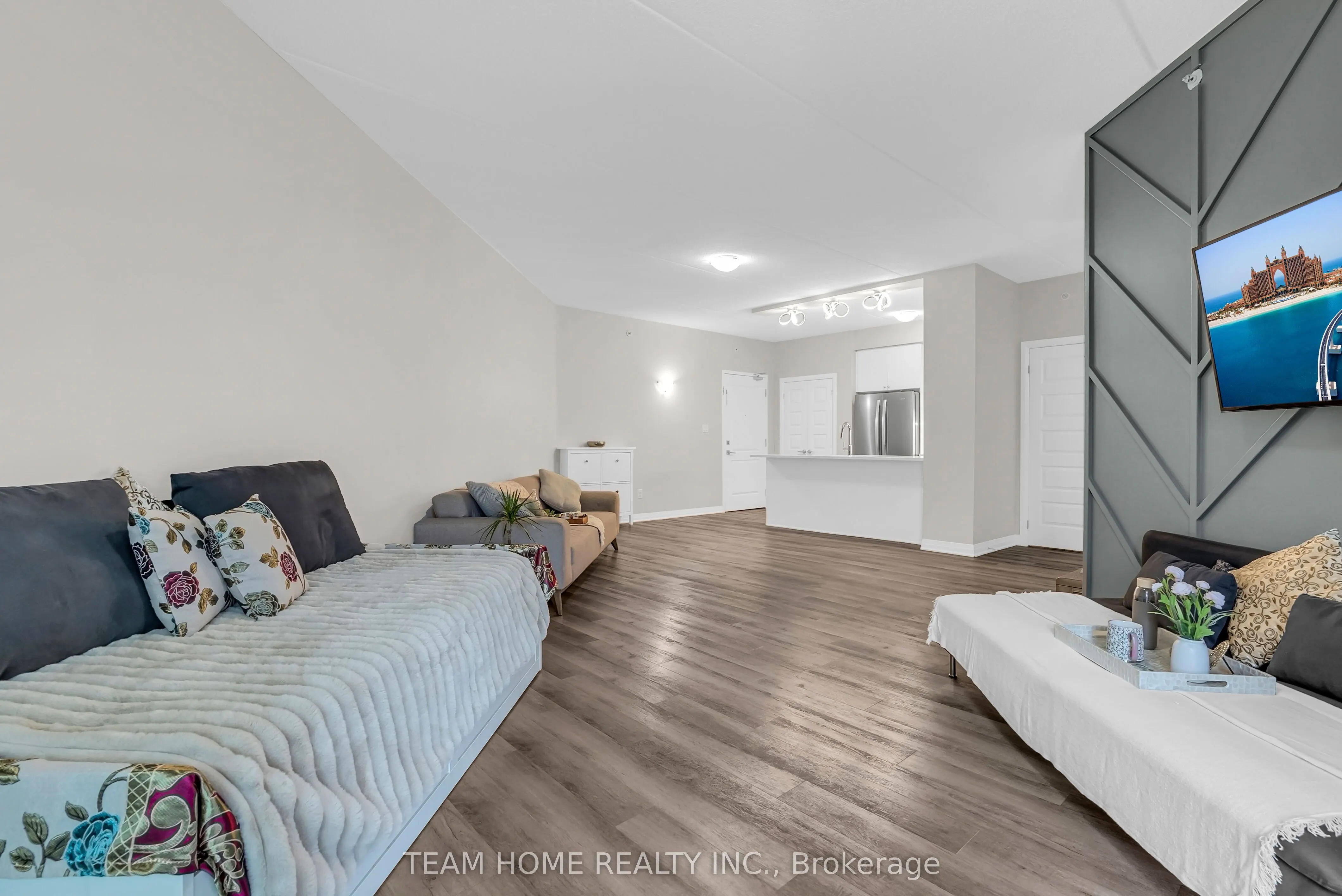 610 Farmstead Drive, #220