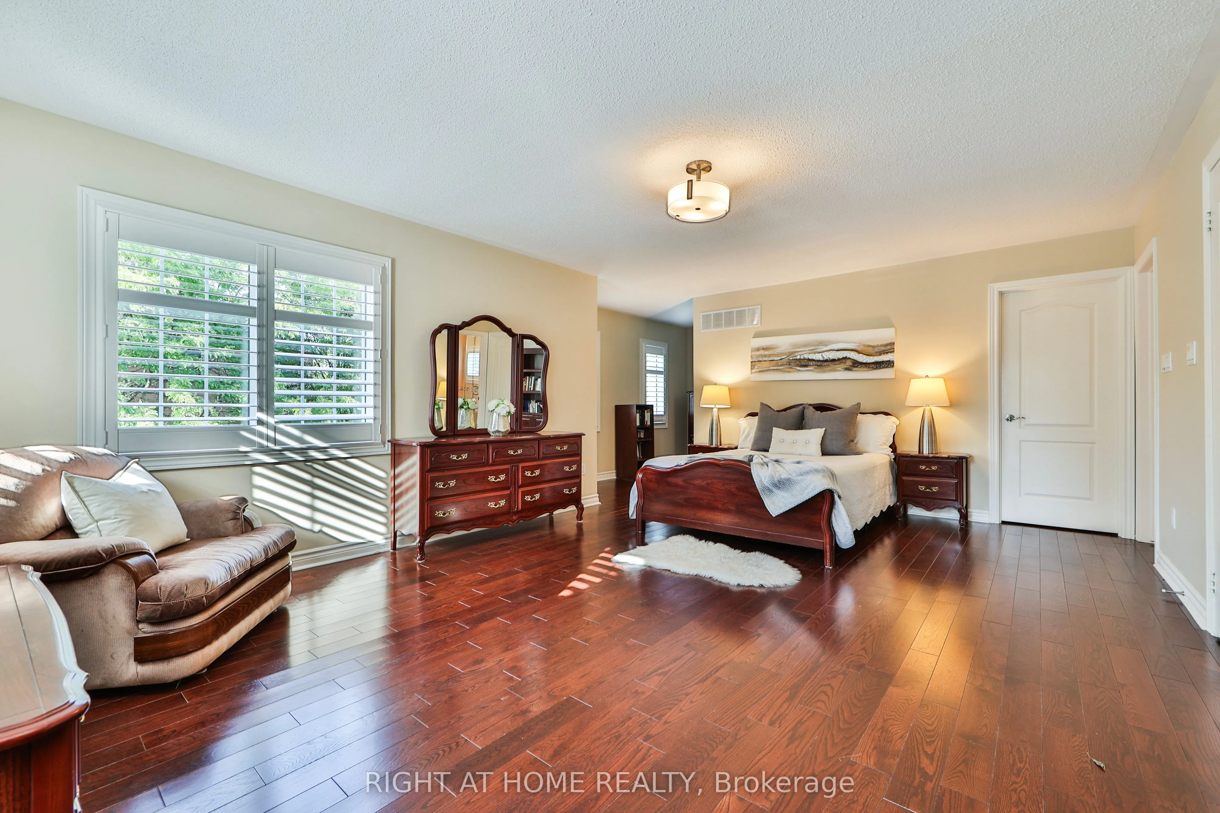 2435 VALLEY FOREST Way