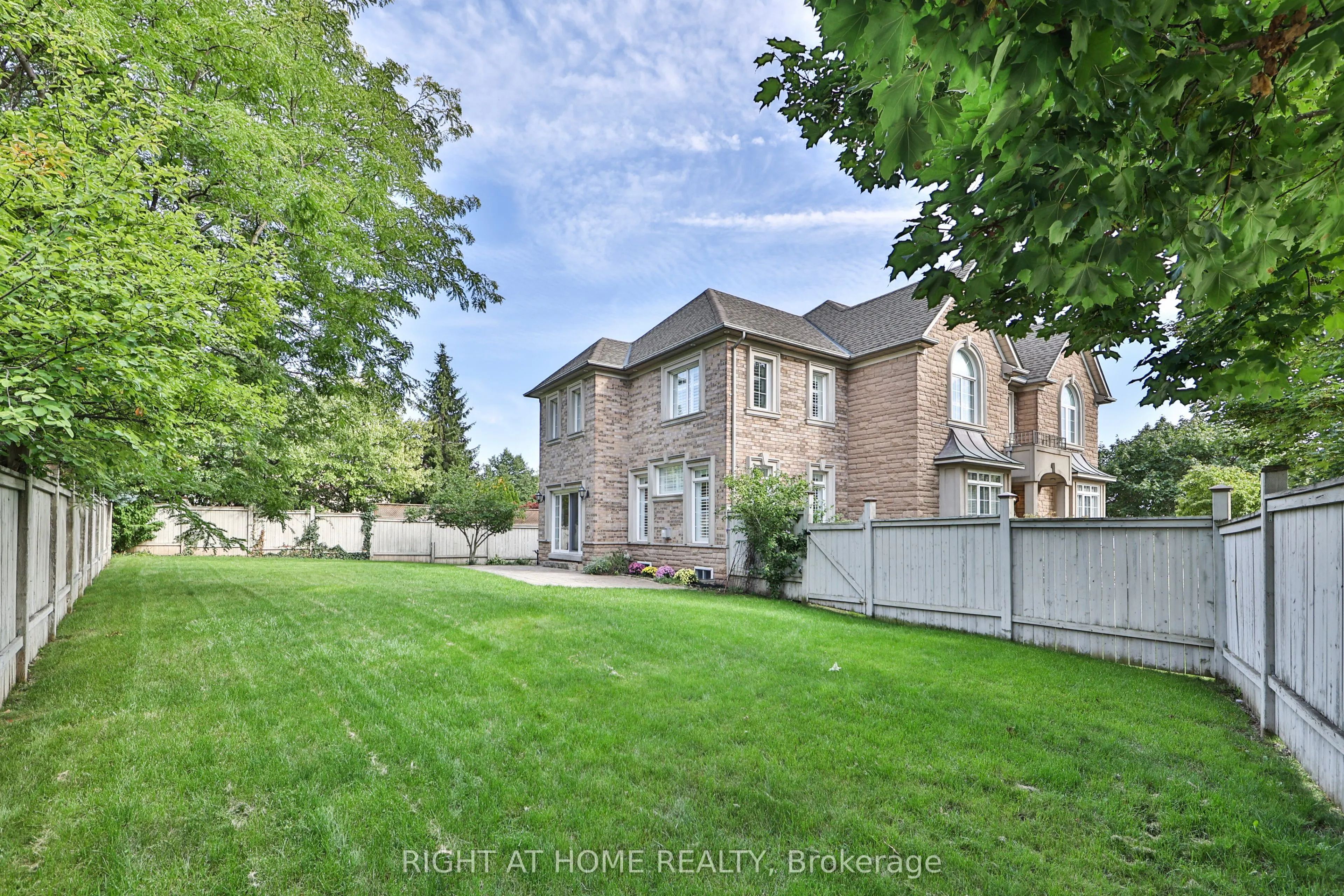 2435 VALLEY FOREST Way