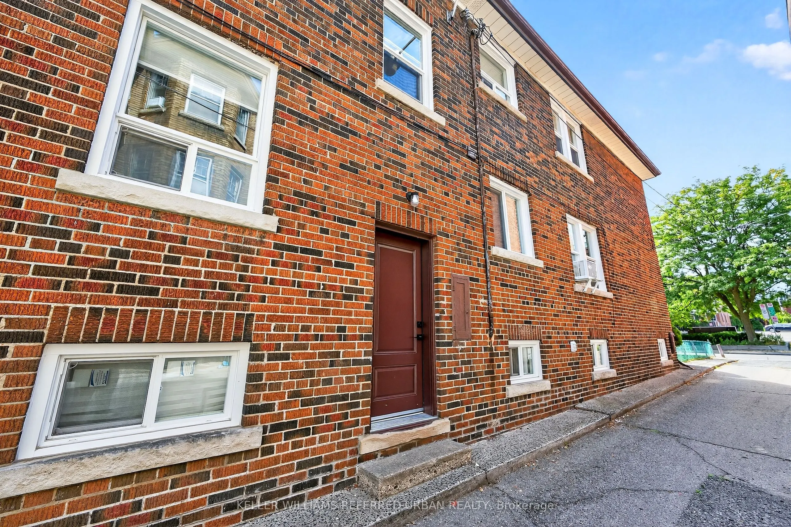 93 Northcliffe Boulevard