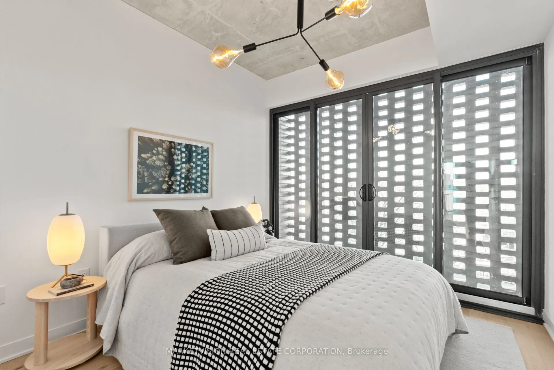 2625 Dundas Street W, #405