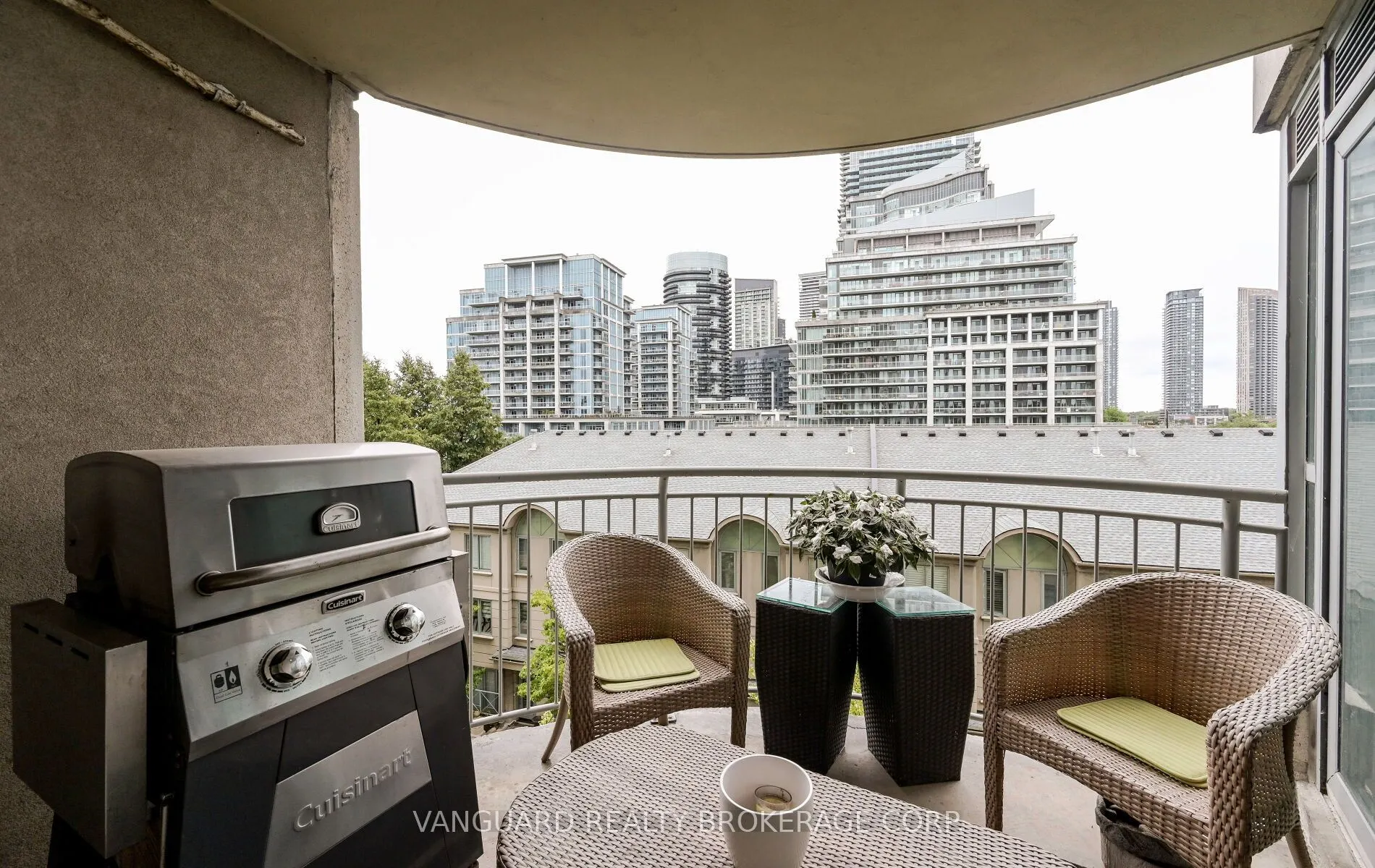 2111 Lake Shore Boulevard W, #606
