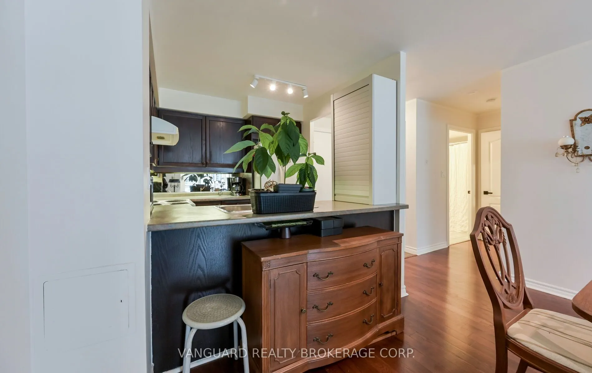 2111 Lake Shore Boulevard W, #606
