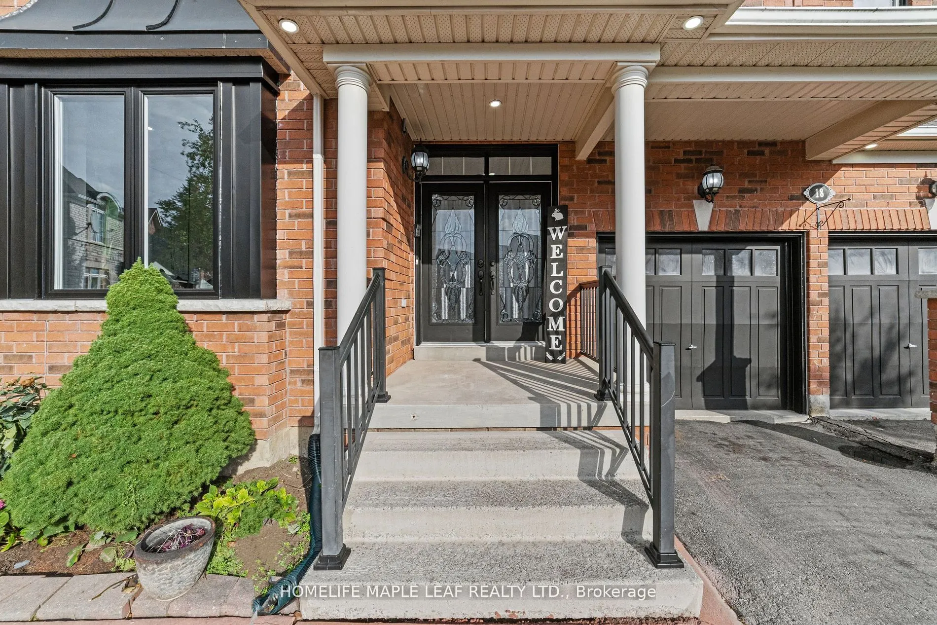 18 Regis Circle