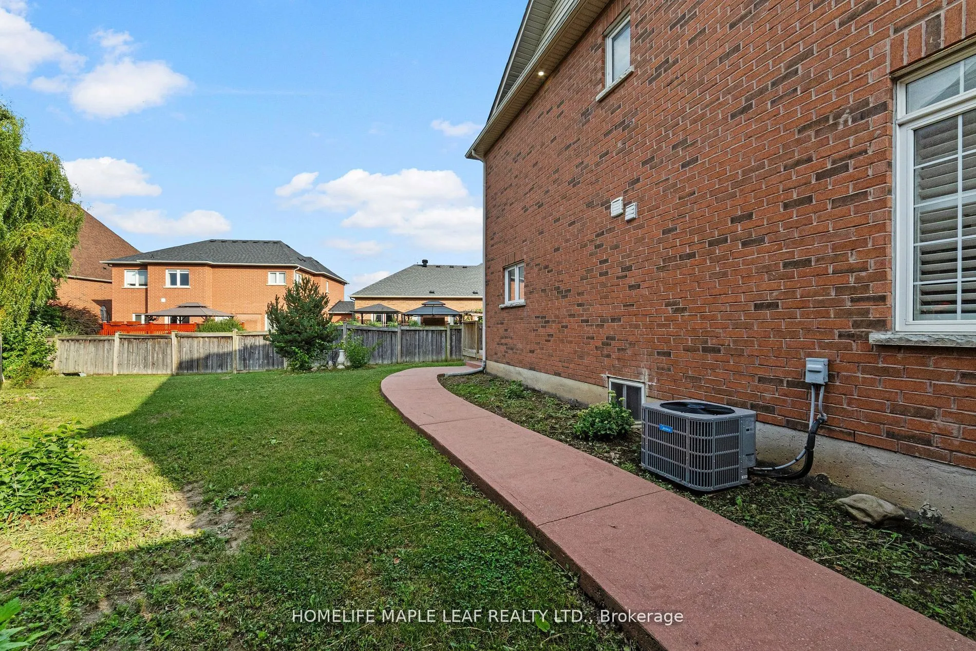 18 Regis Circle